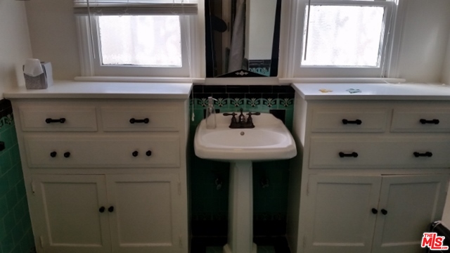 205 W 64Th Pl