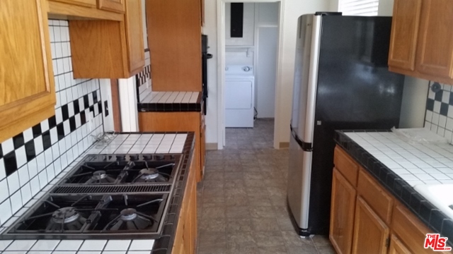 205 W 64Th Pl