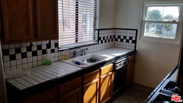 205 W 64Th Pl