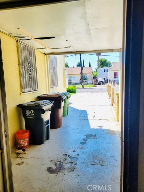 923 W Poplar ST