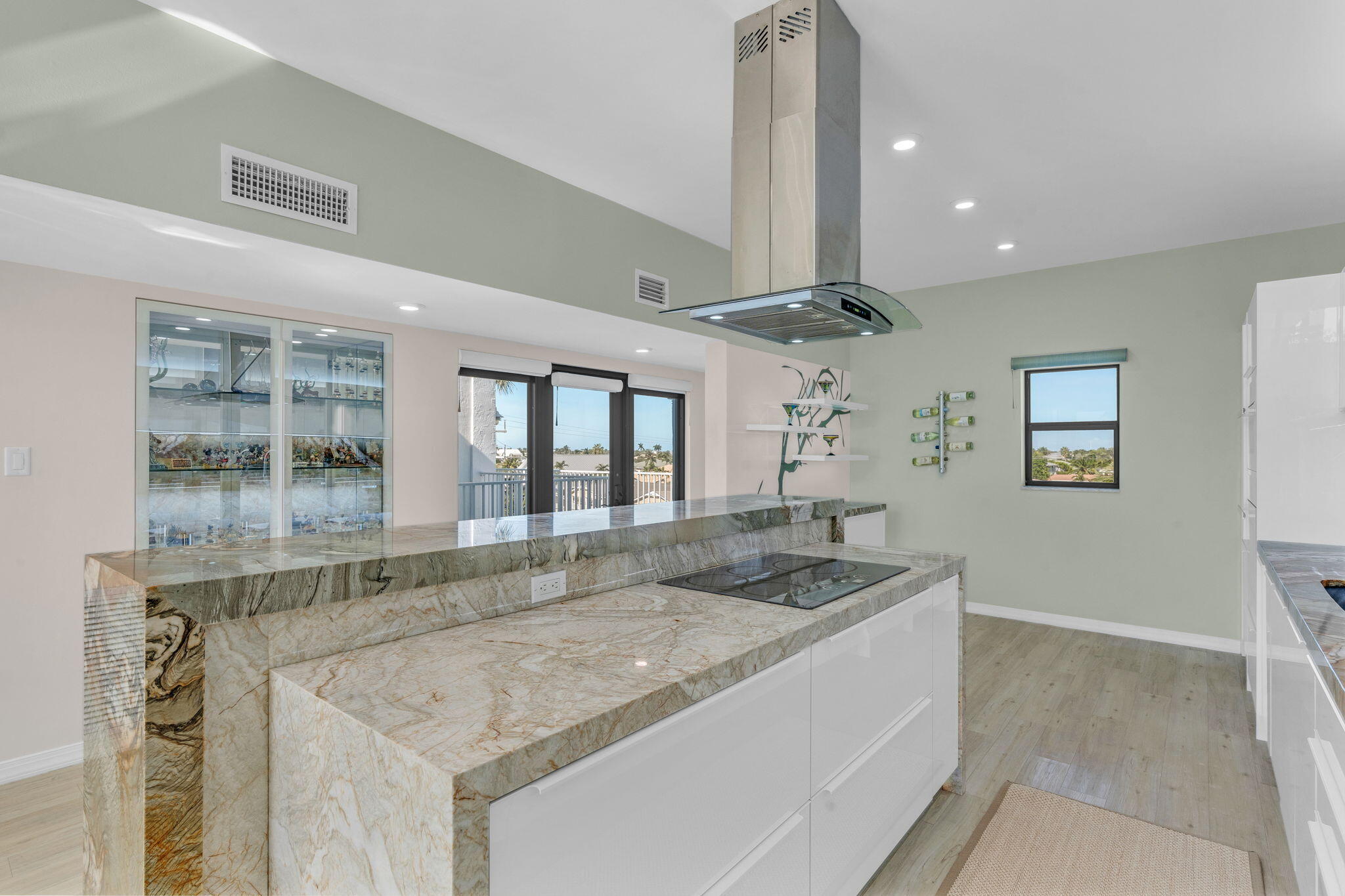 799 W Ocean Drive Unit: 301