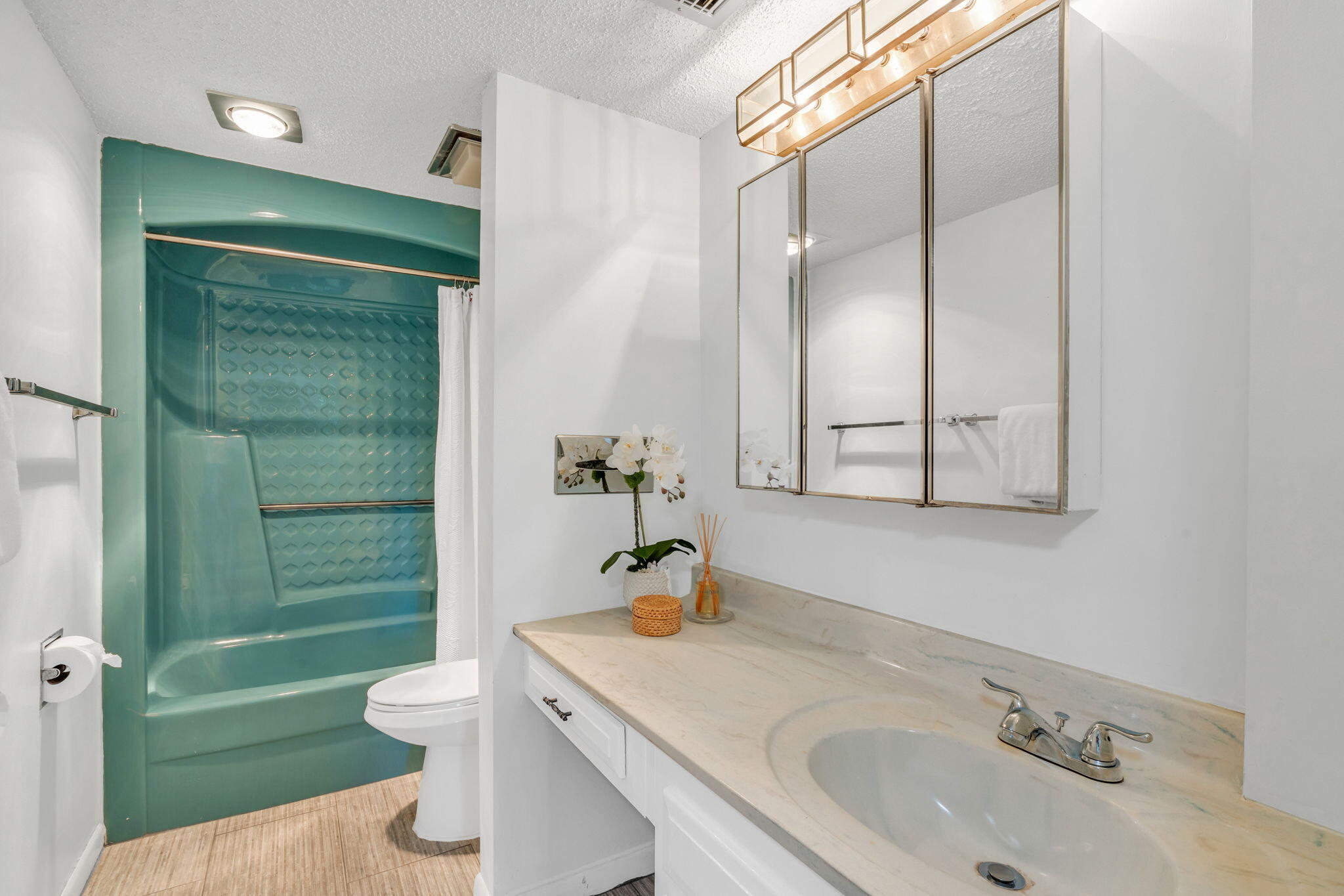 1001 W Ocean Drive Unit: 2-106