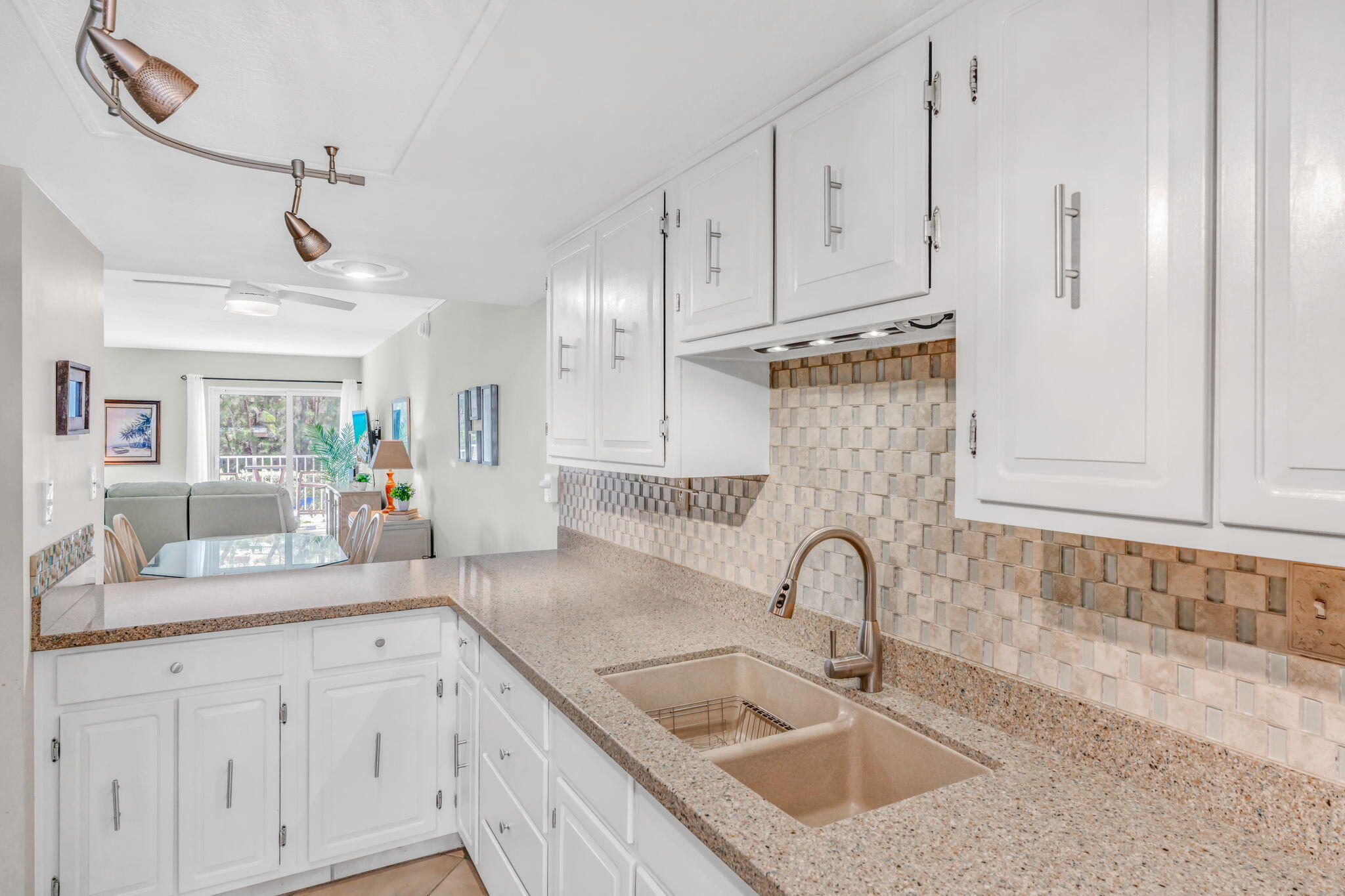 201 E Ocean Drive Unit: 110