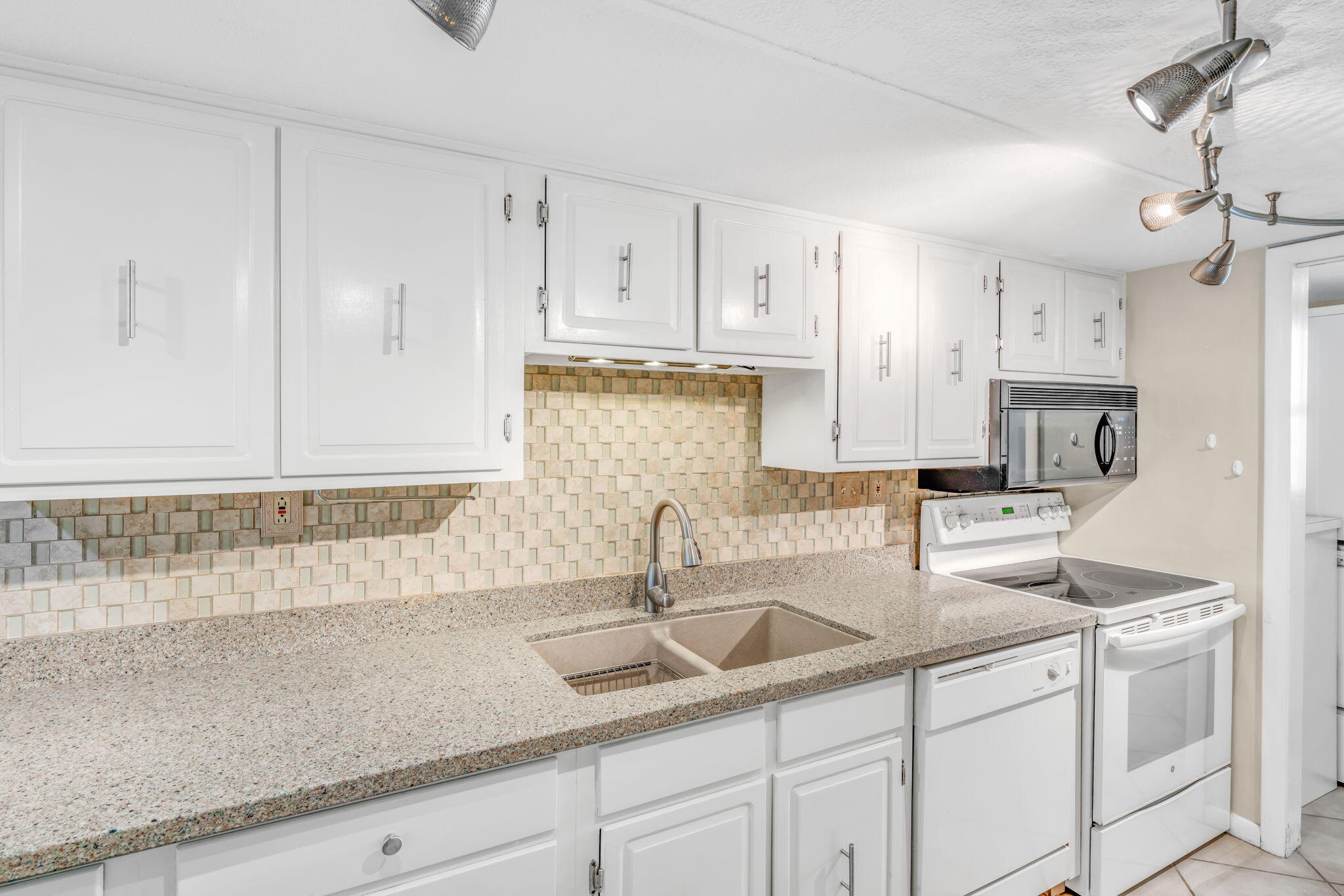 201 E Ocean Drive Unit: 110