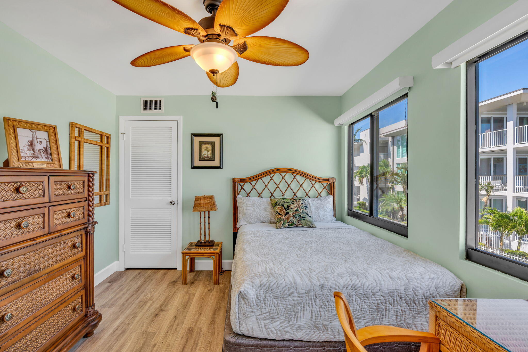 1001 W Ocean Drive 1-202