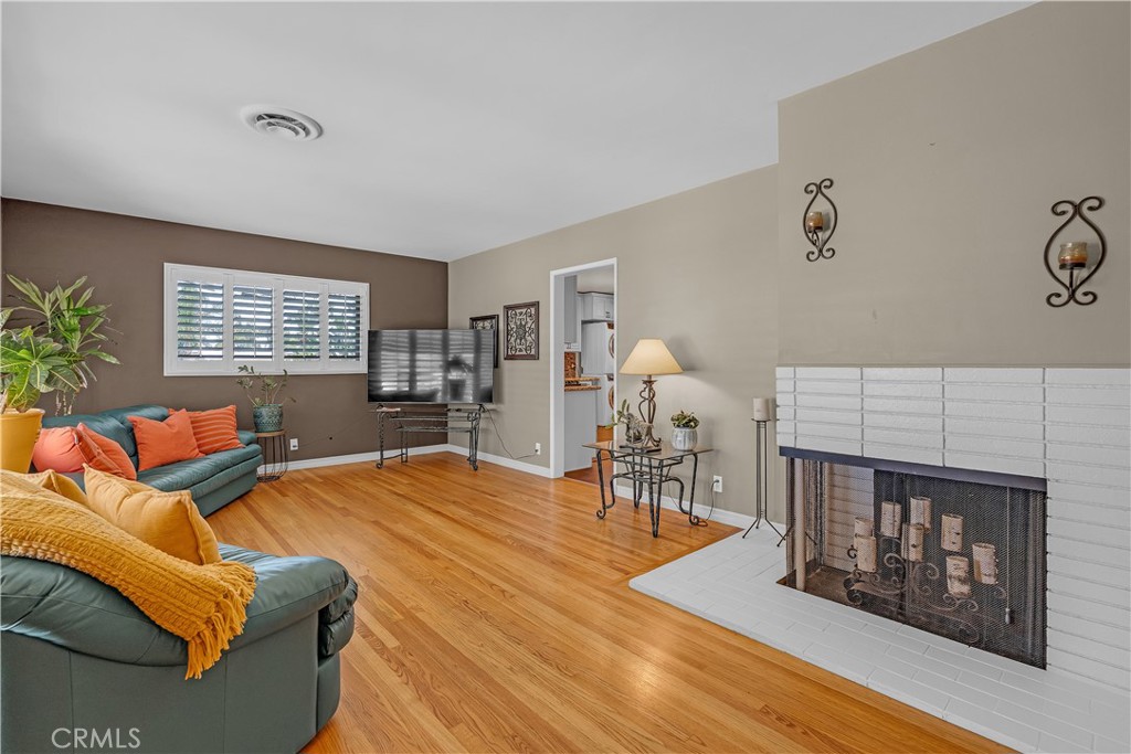 705 N Astell