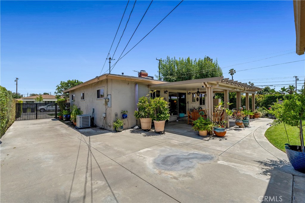 705 N Astell