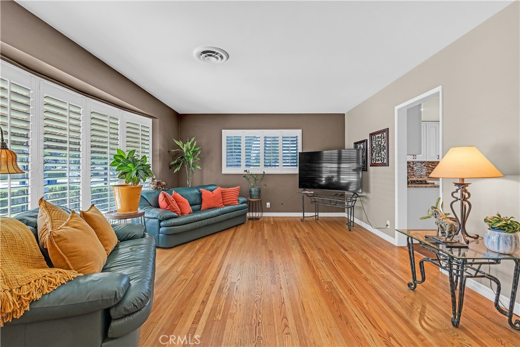 705 N Astell
