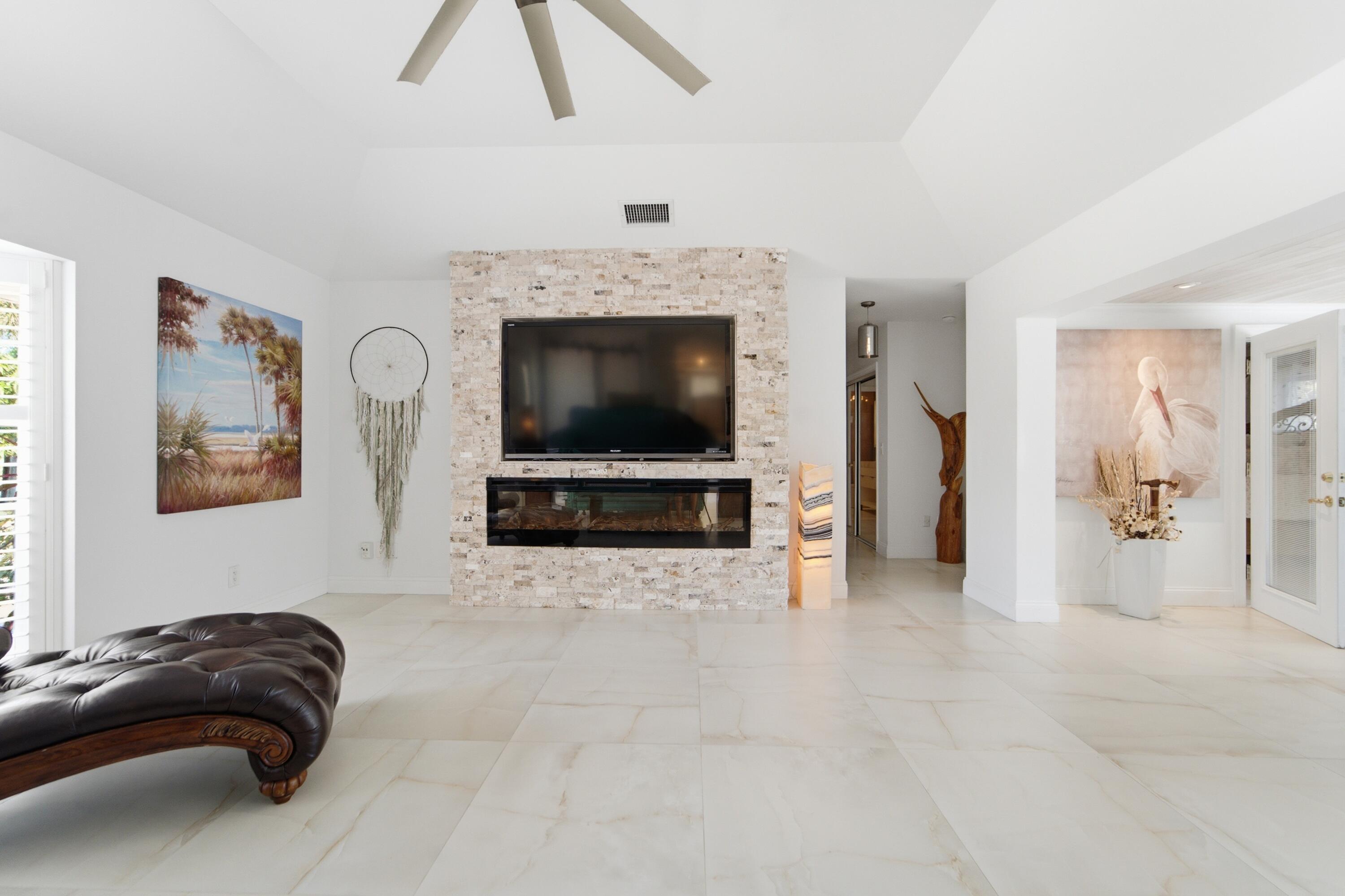 18 Saddleback Road
