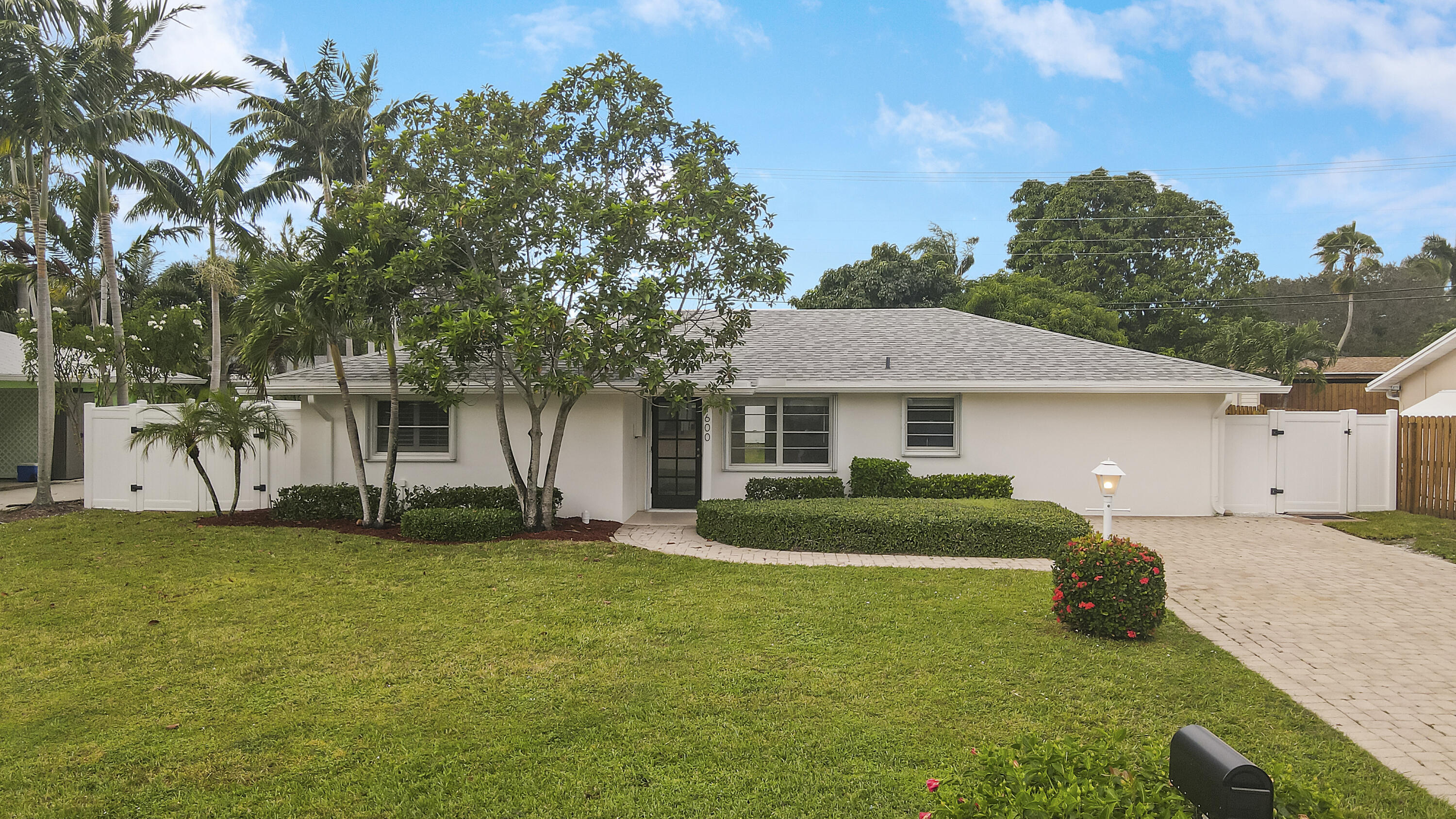 1600 Venus Avenue