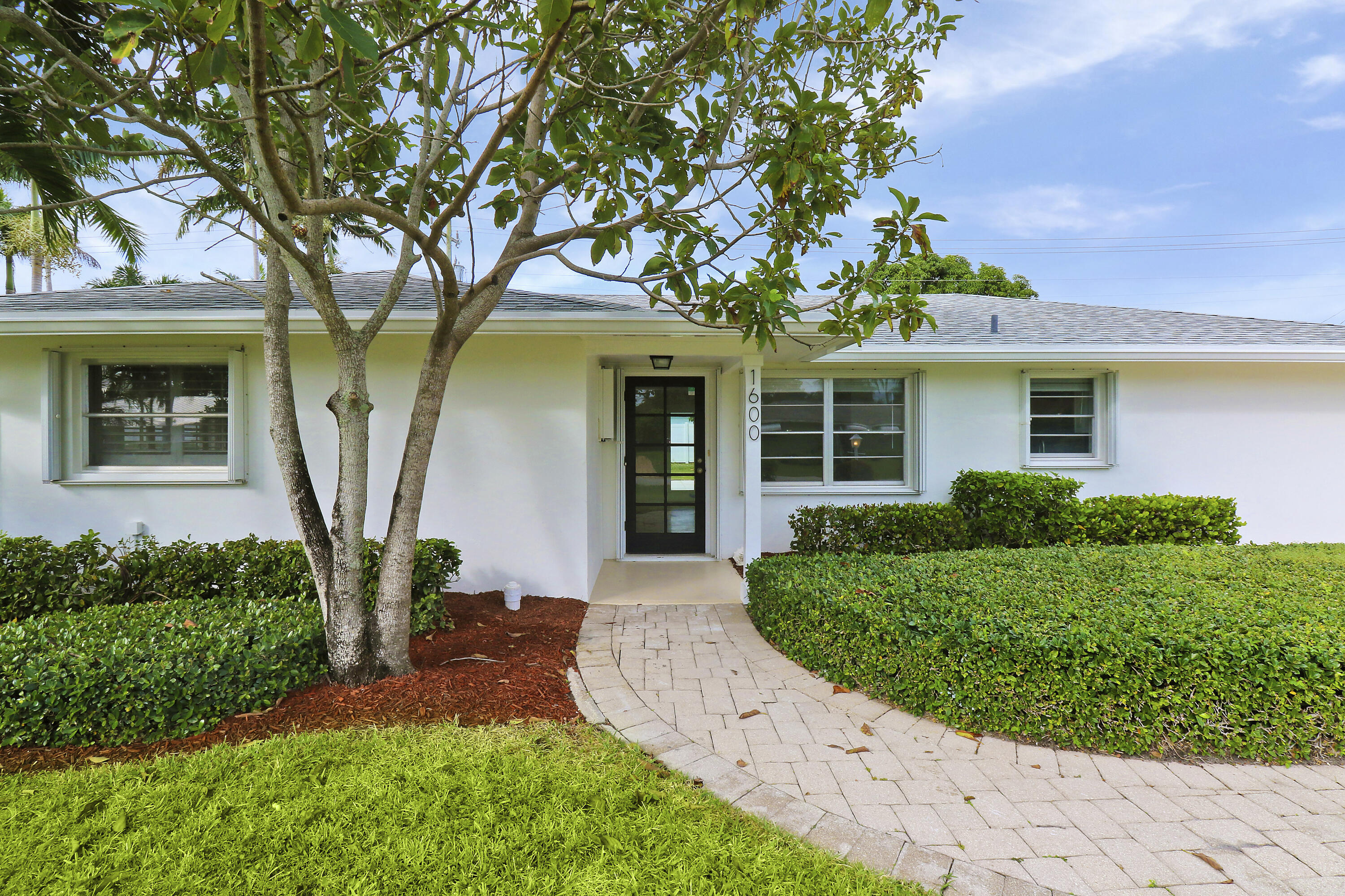 1600 Venus Avenue