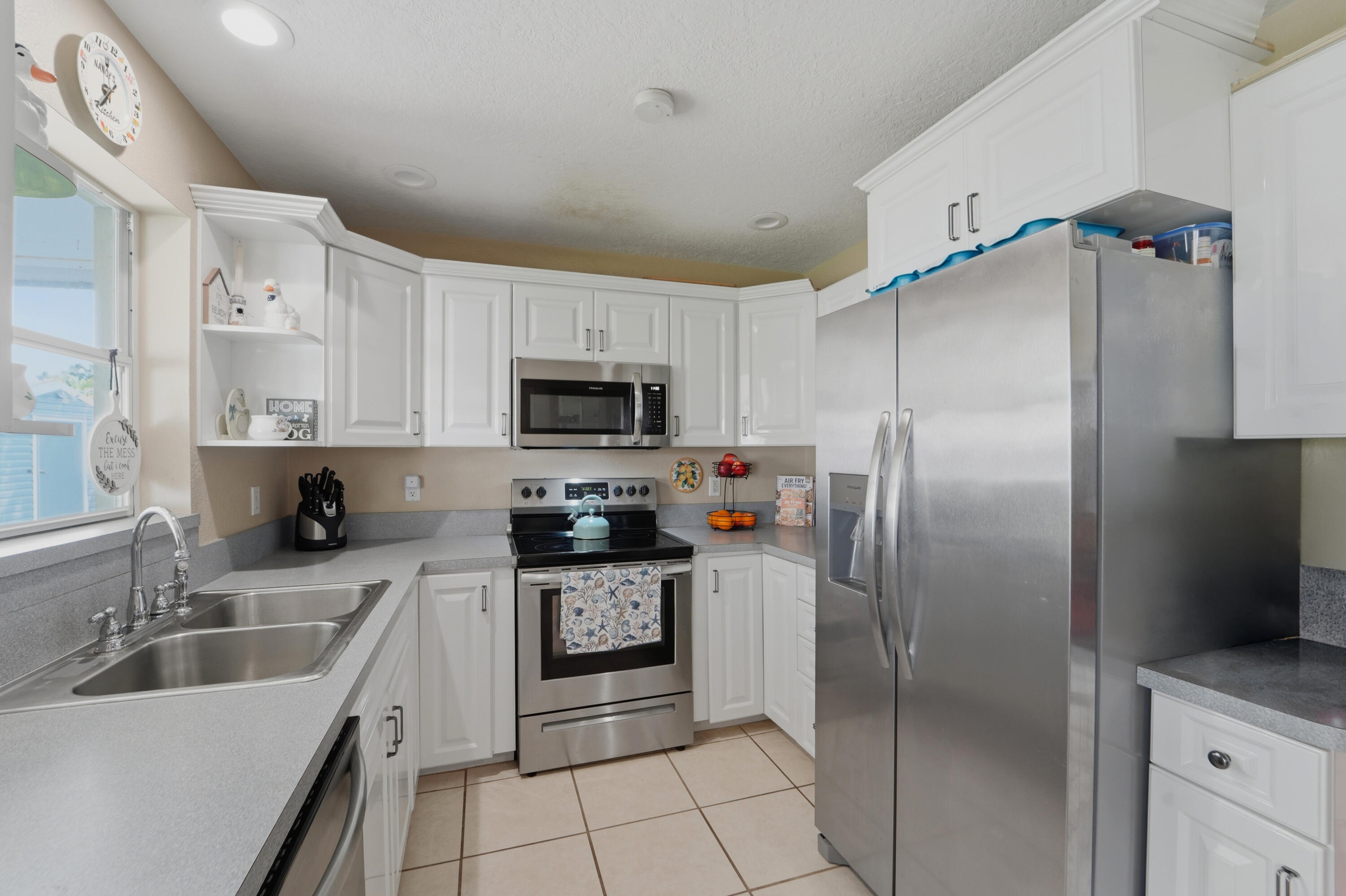225 RIVER TERRACE Drive