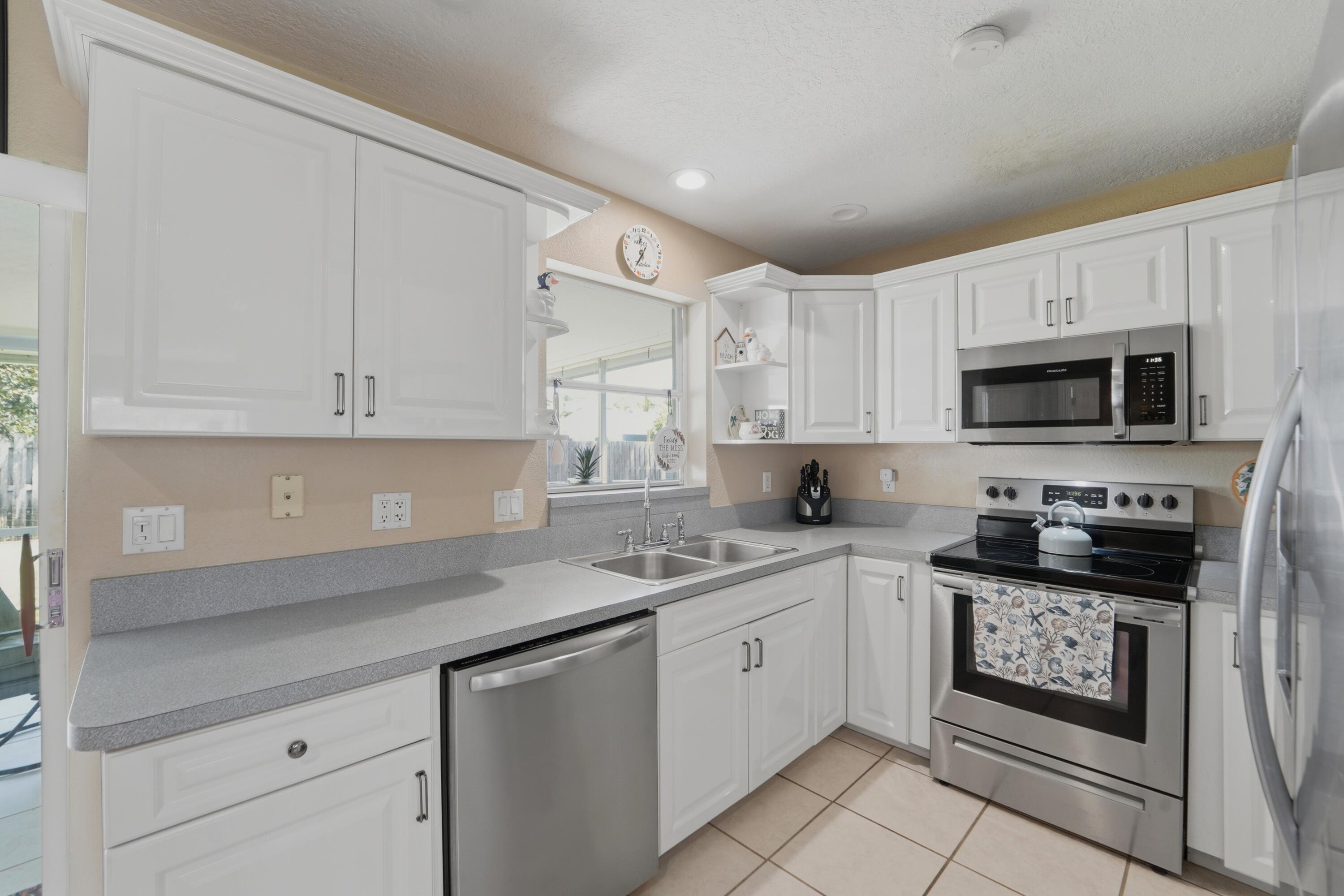 225 RIVER TERRACE Drive