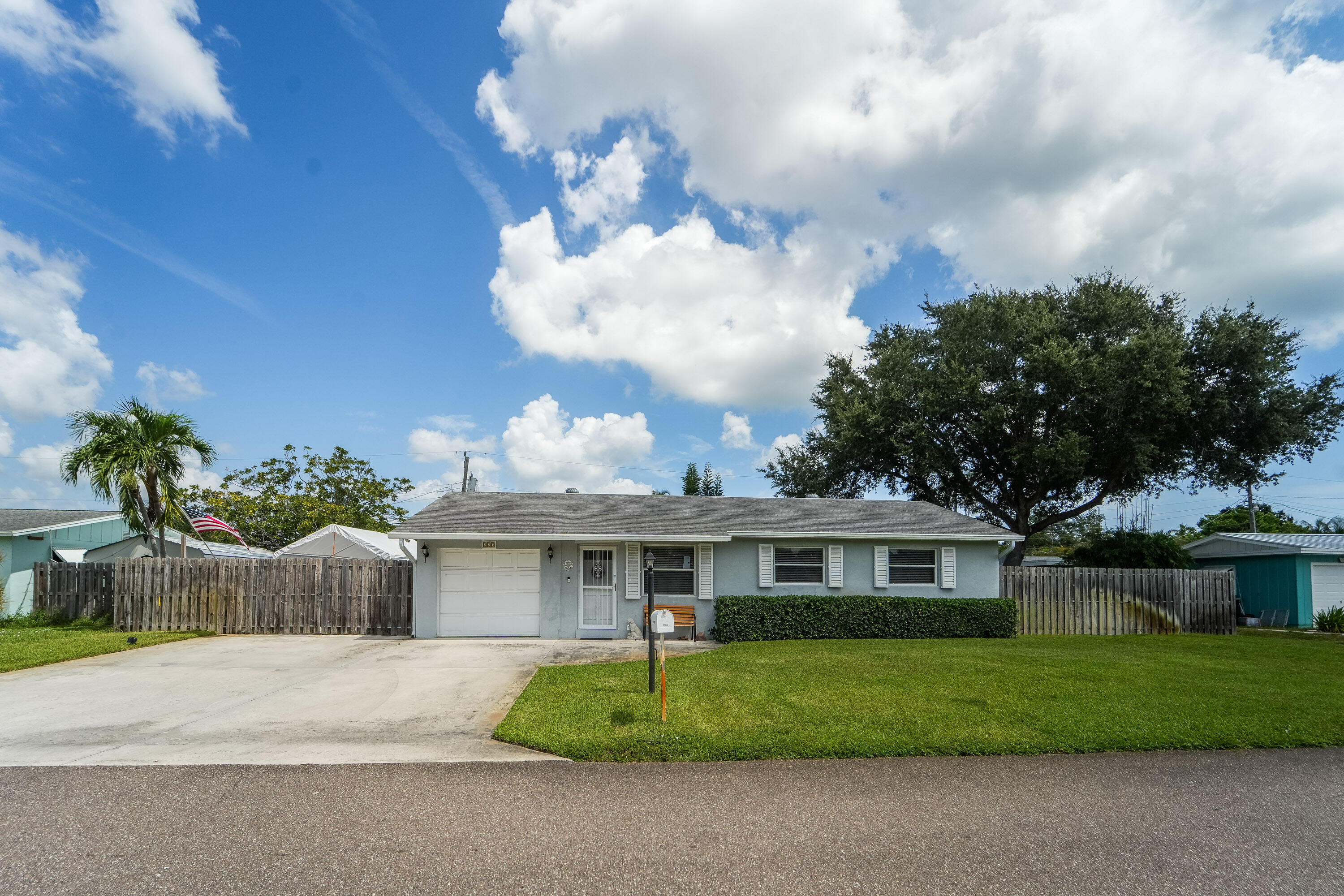 225 RIVER TERRACE Drive