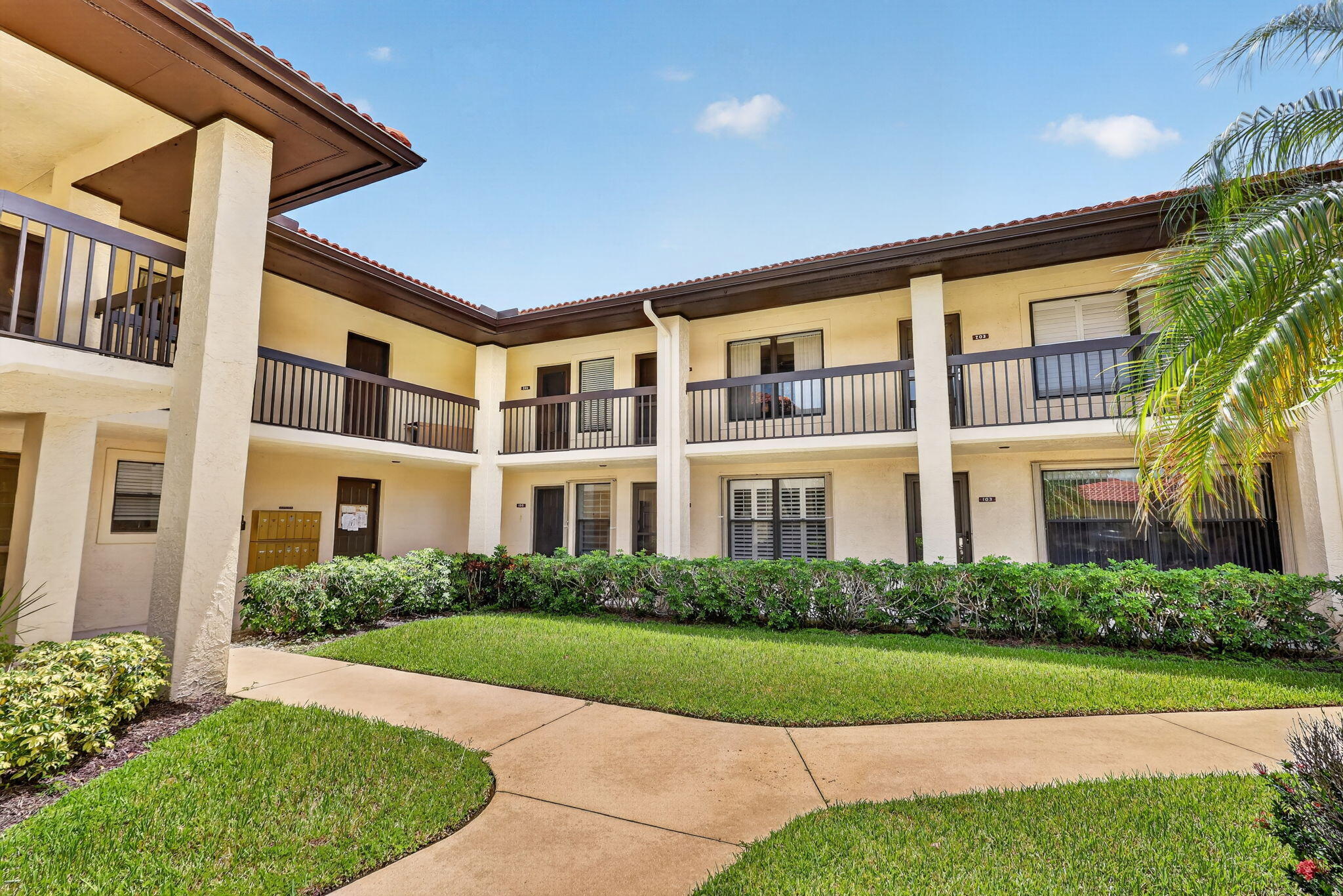 360 SW SOUTH RIVER Drive 205
