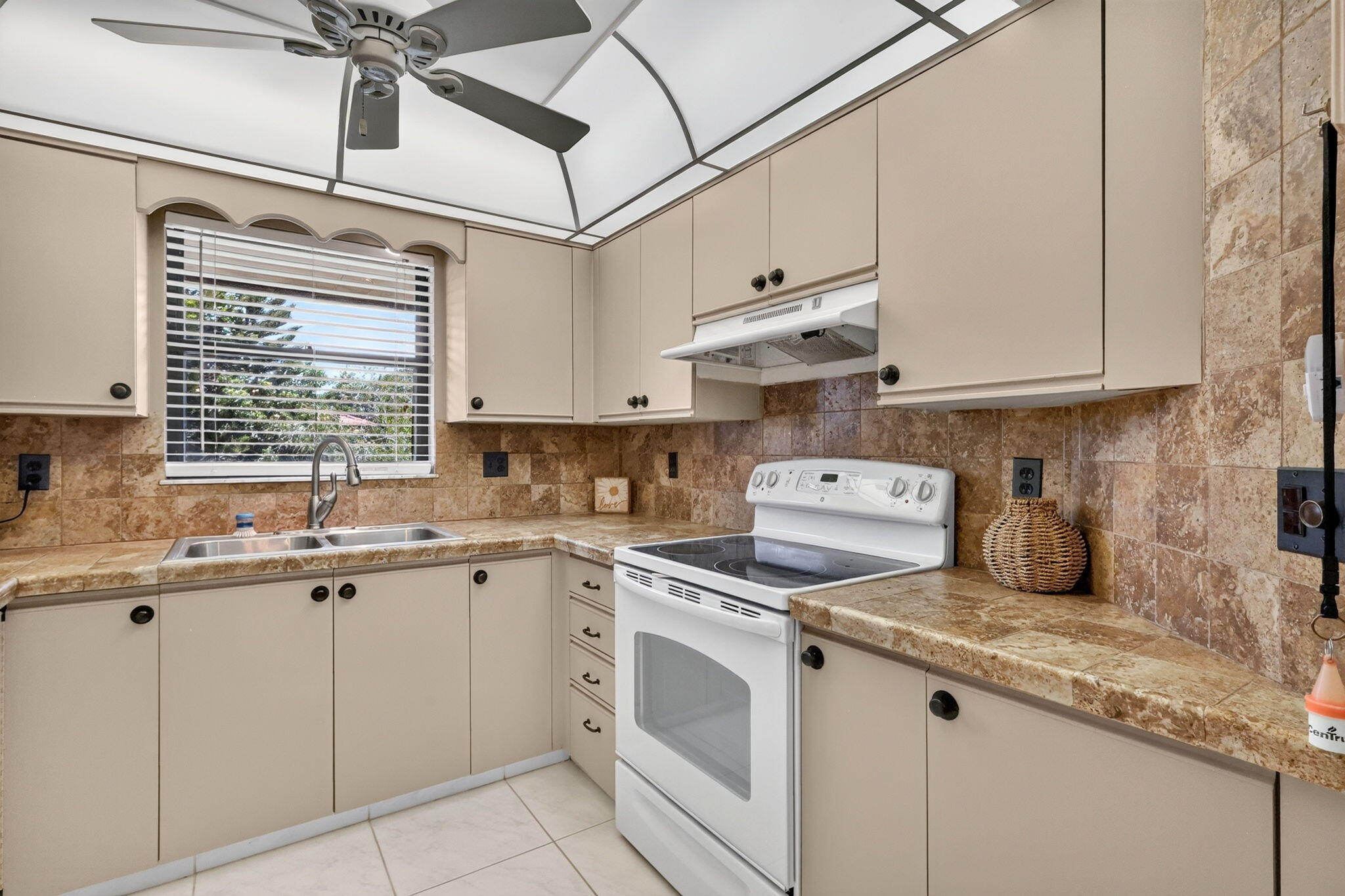 360 SW SOUTH RIVER Drive 205