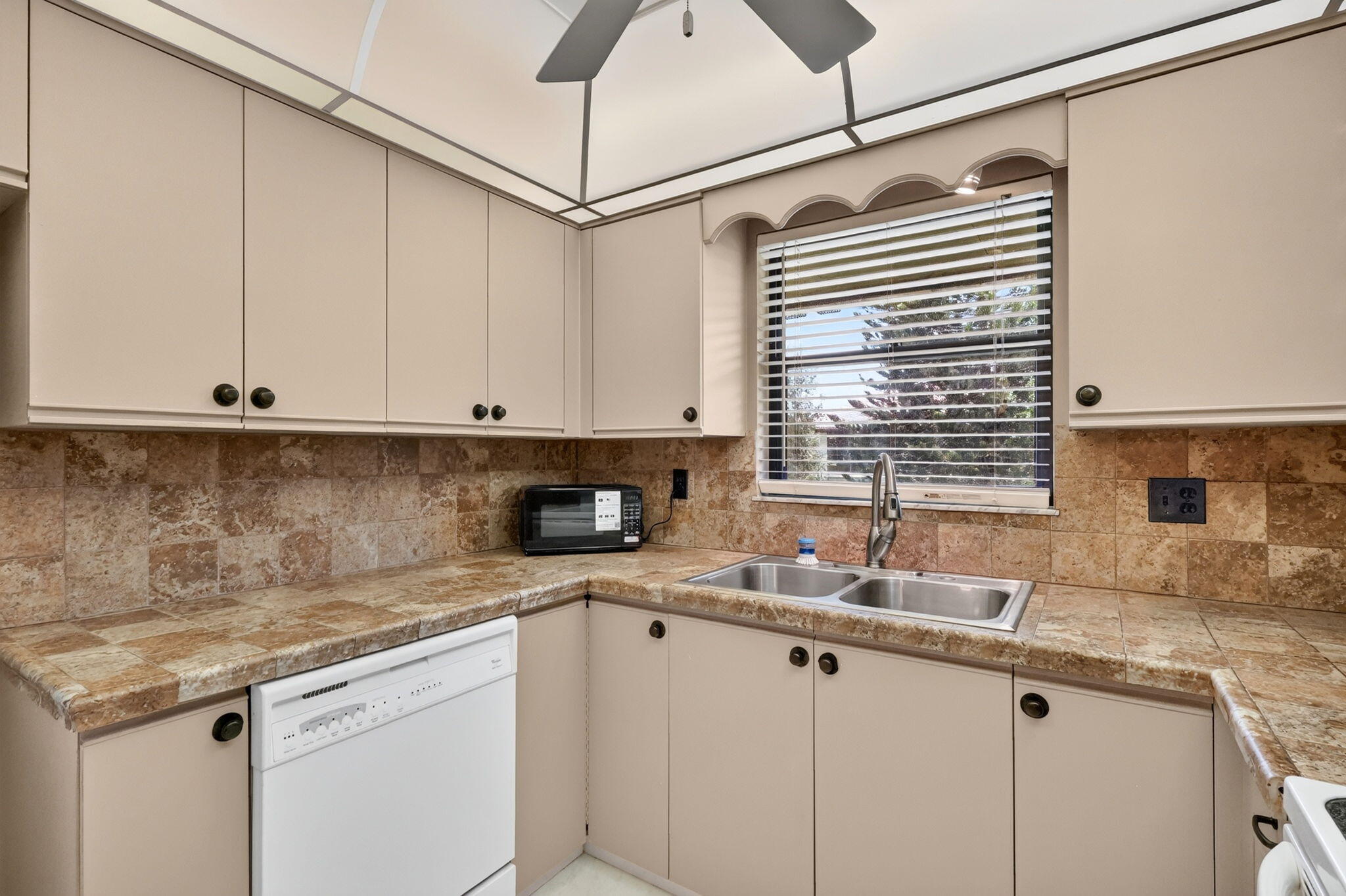 360 SW SOUTH RIVER Drive 205