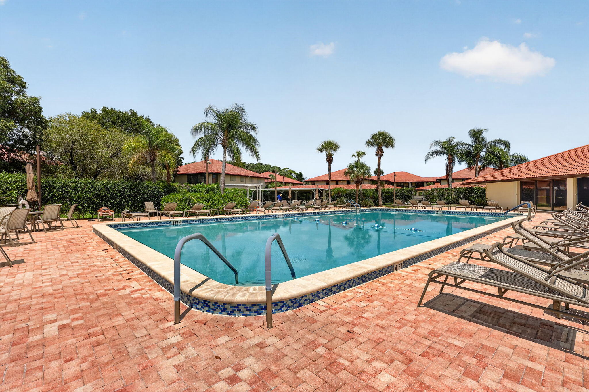 270 SW SOUTH RIVER Drive 204