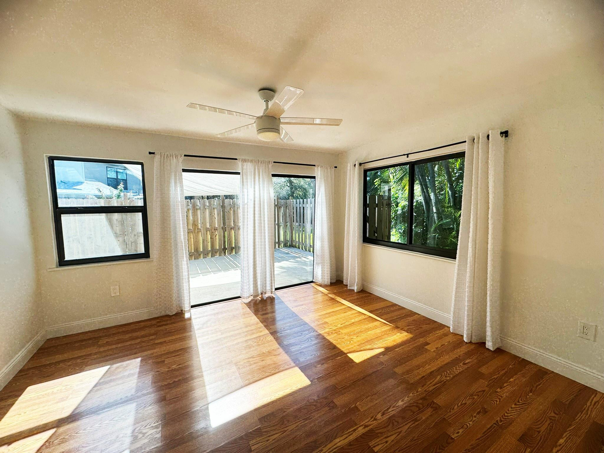 321 Sandtree Dr