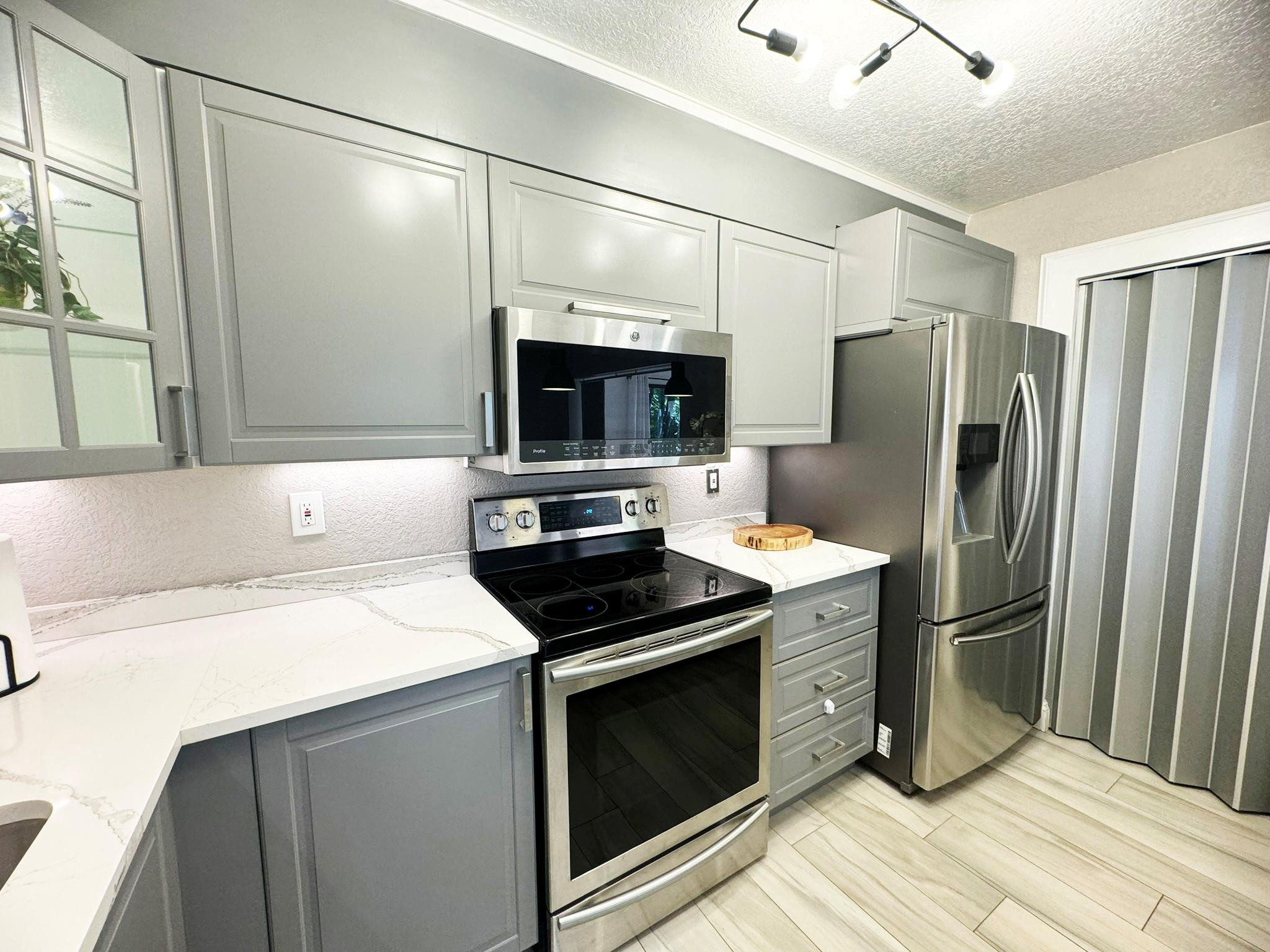 321 Sandtree Dr