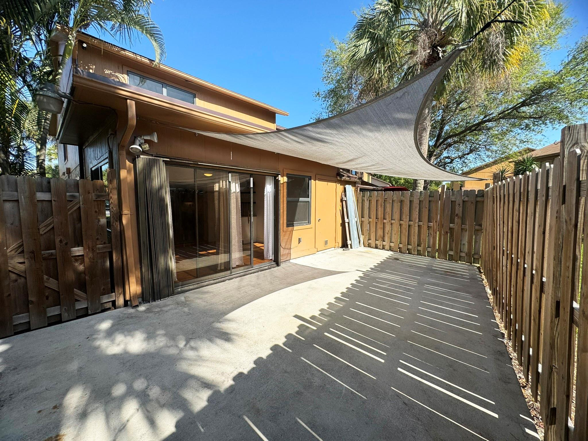 321 Sandtree Dr