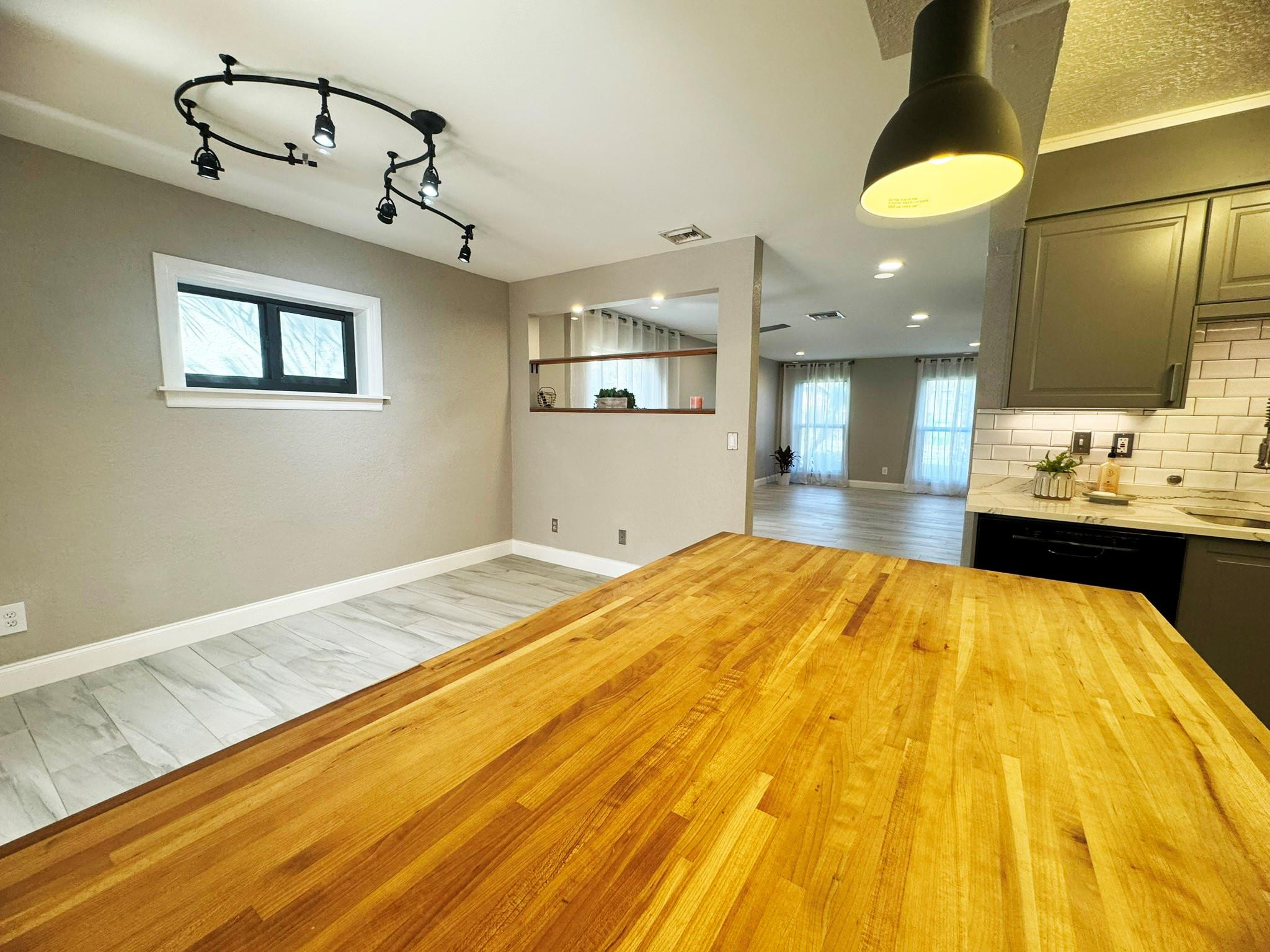 321 Sandtree Dr
