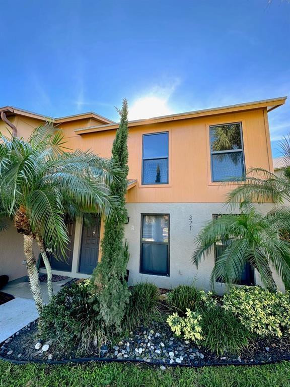 321 Sandtree Dr