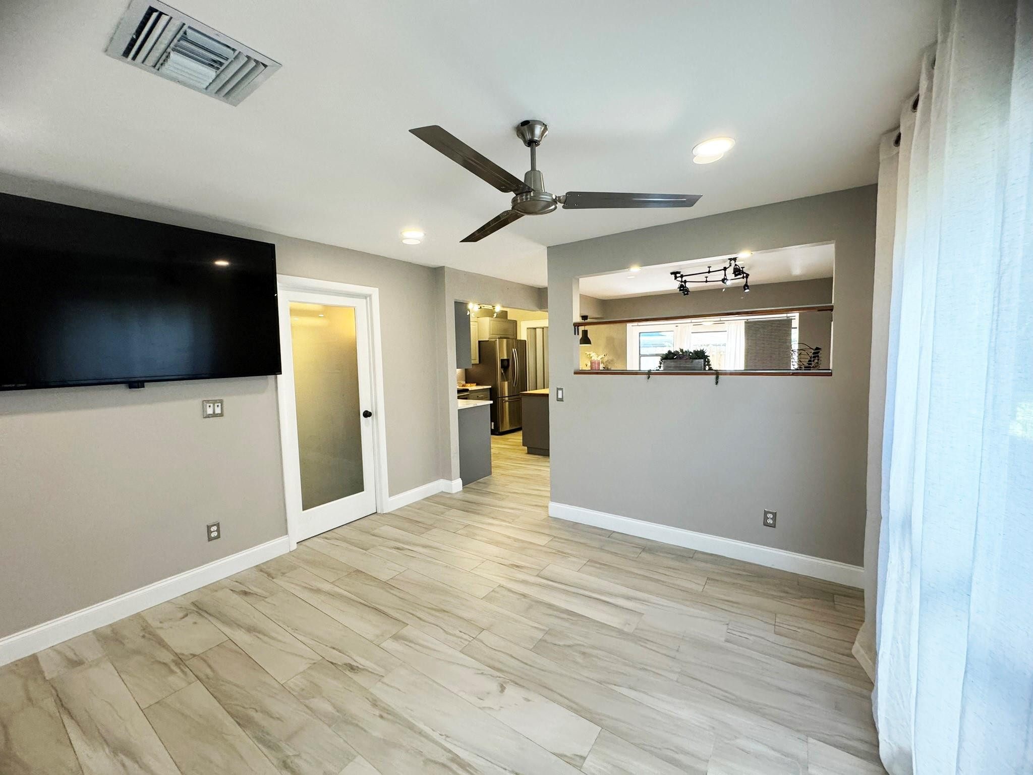 321 Sandtree Dr