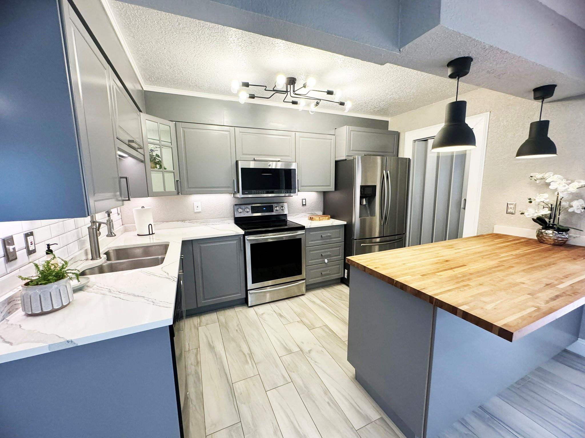 321 Sandtree Dr