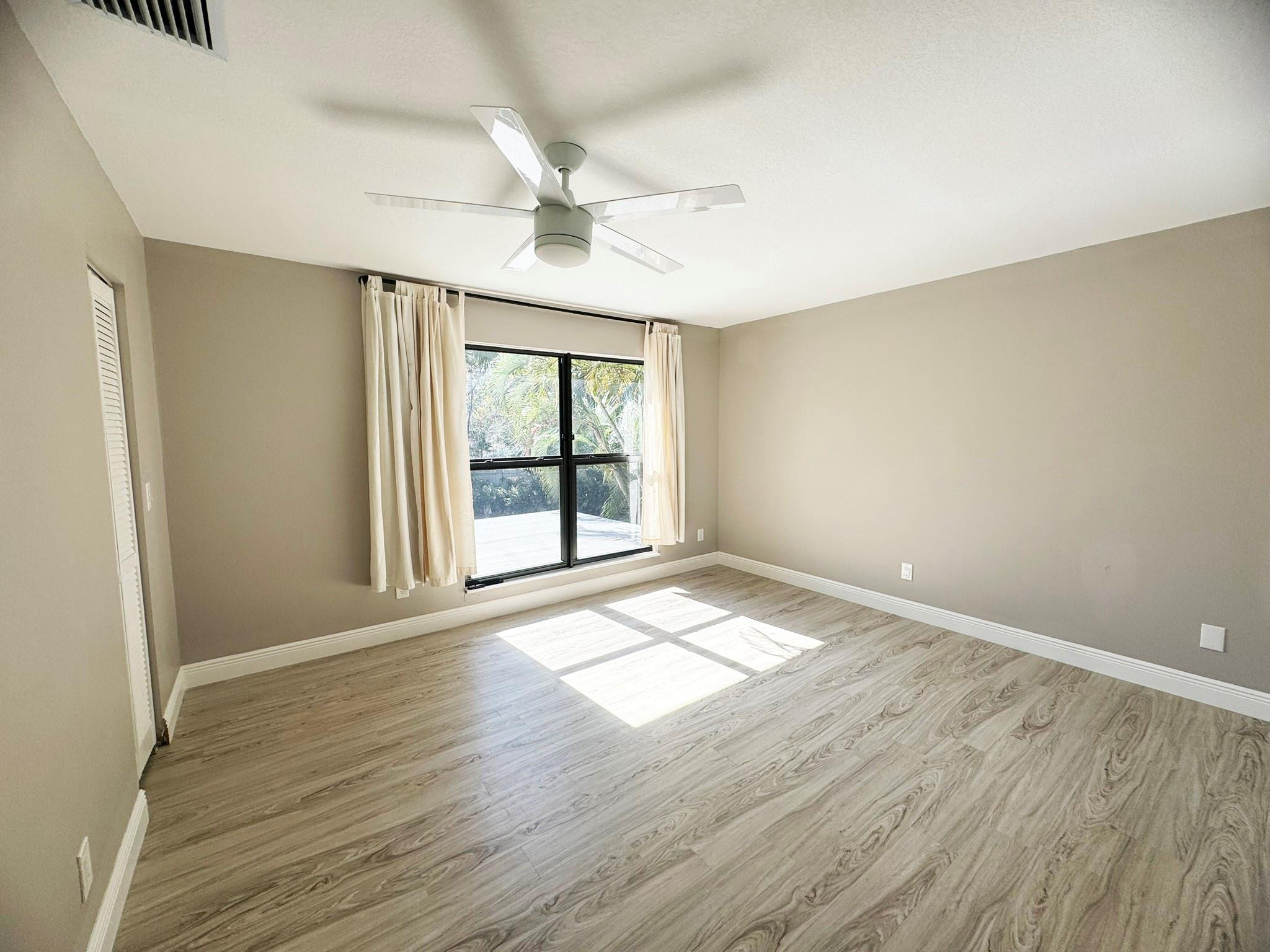 321 Sandtree Dr