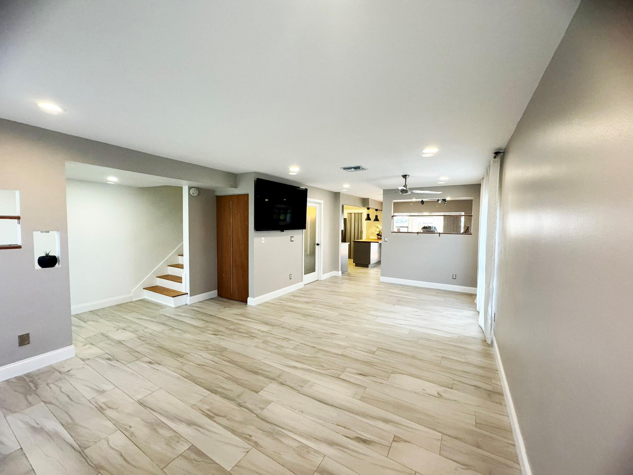 321 Sandtree Dr