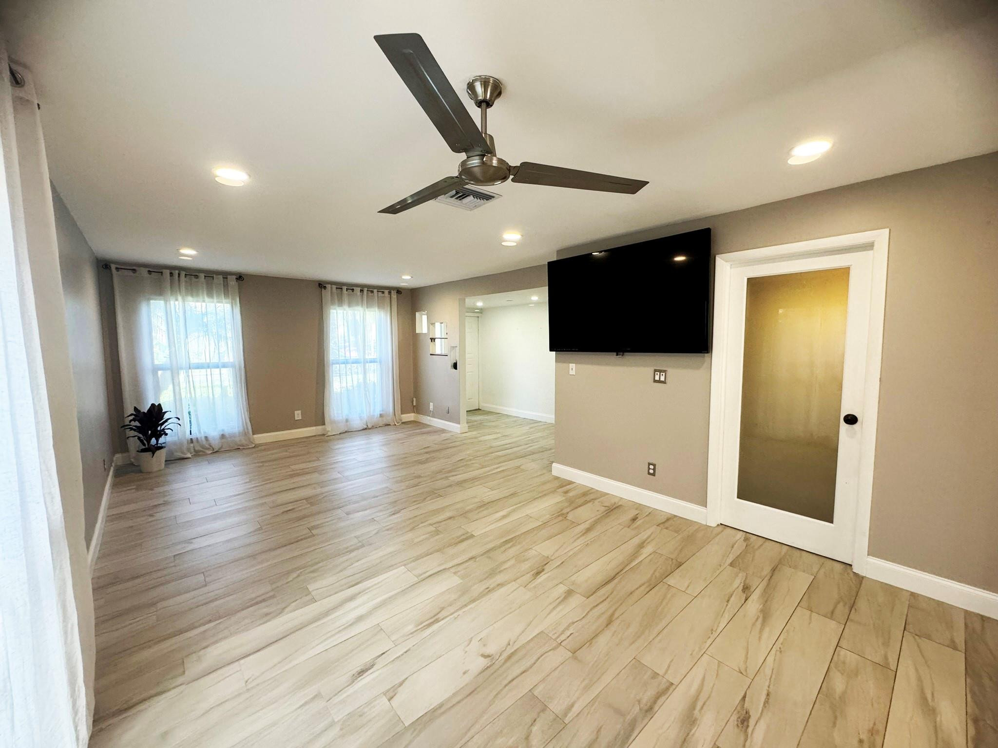 321 Sandtree Dr
