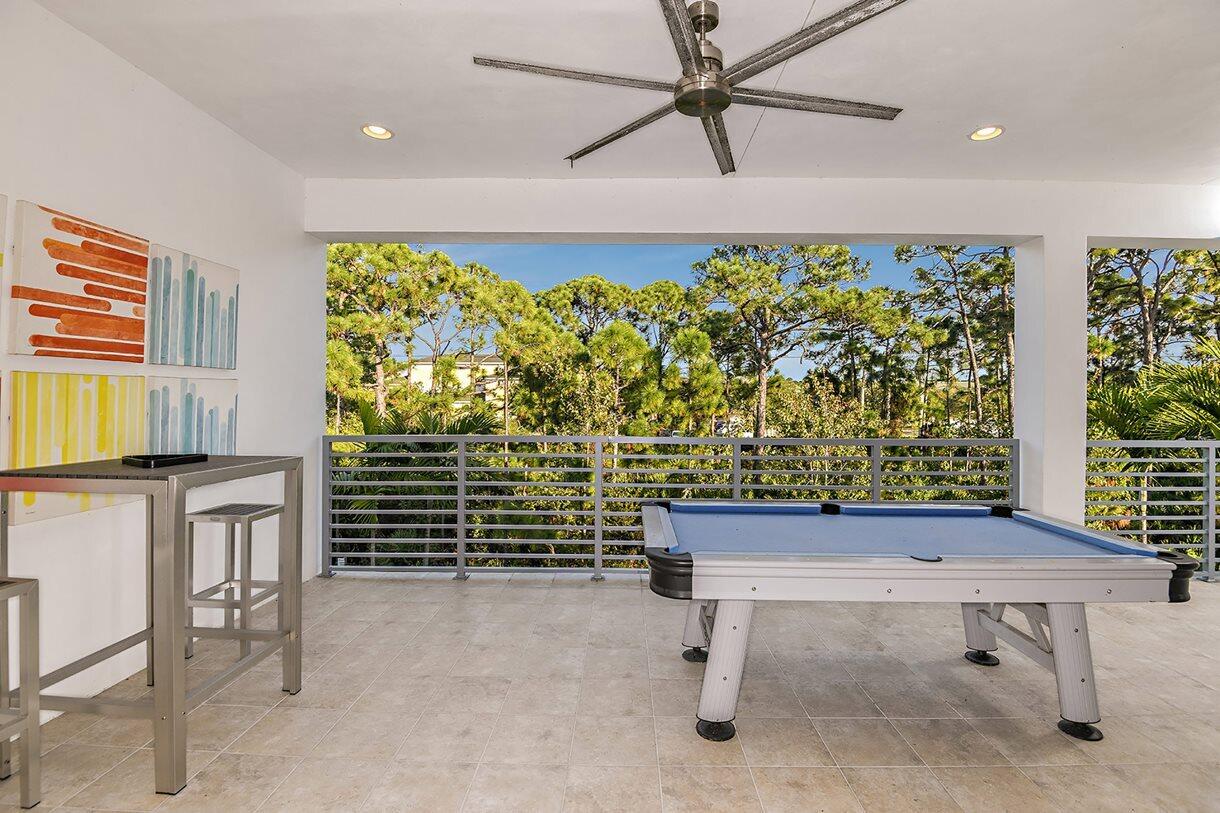1050 SE Faulkner Ter Terrace