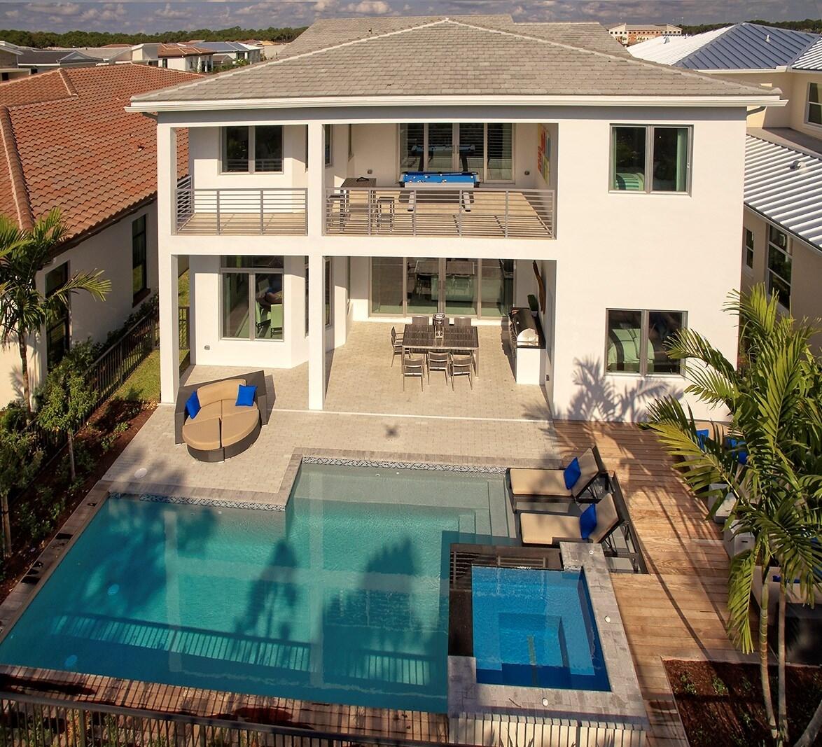 1050 SE Faulkner Ter Terrace