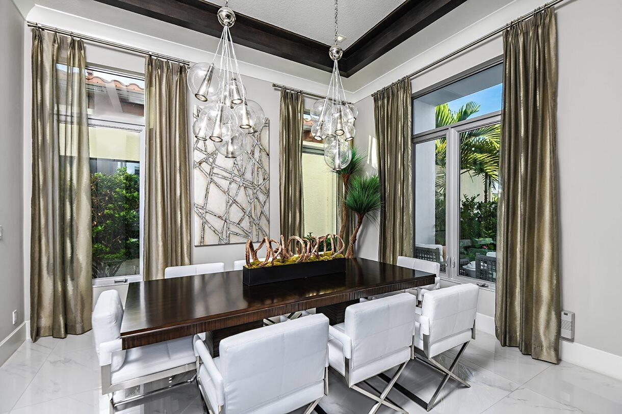 1050 SE Faulkner Ter Terrace