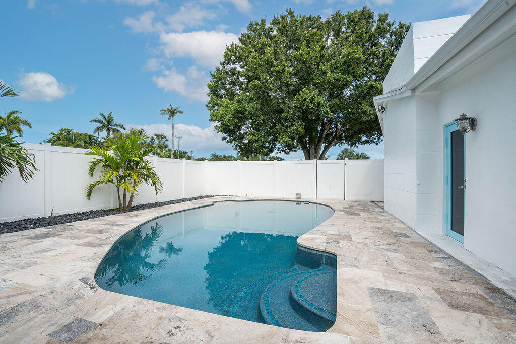 462 Tequesta Drive