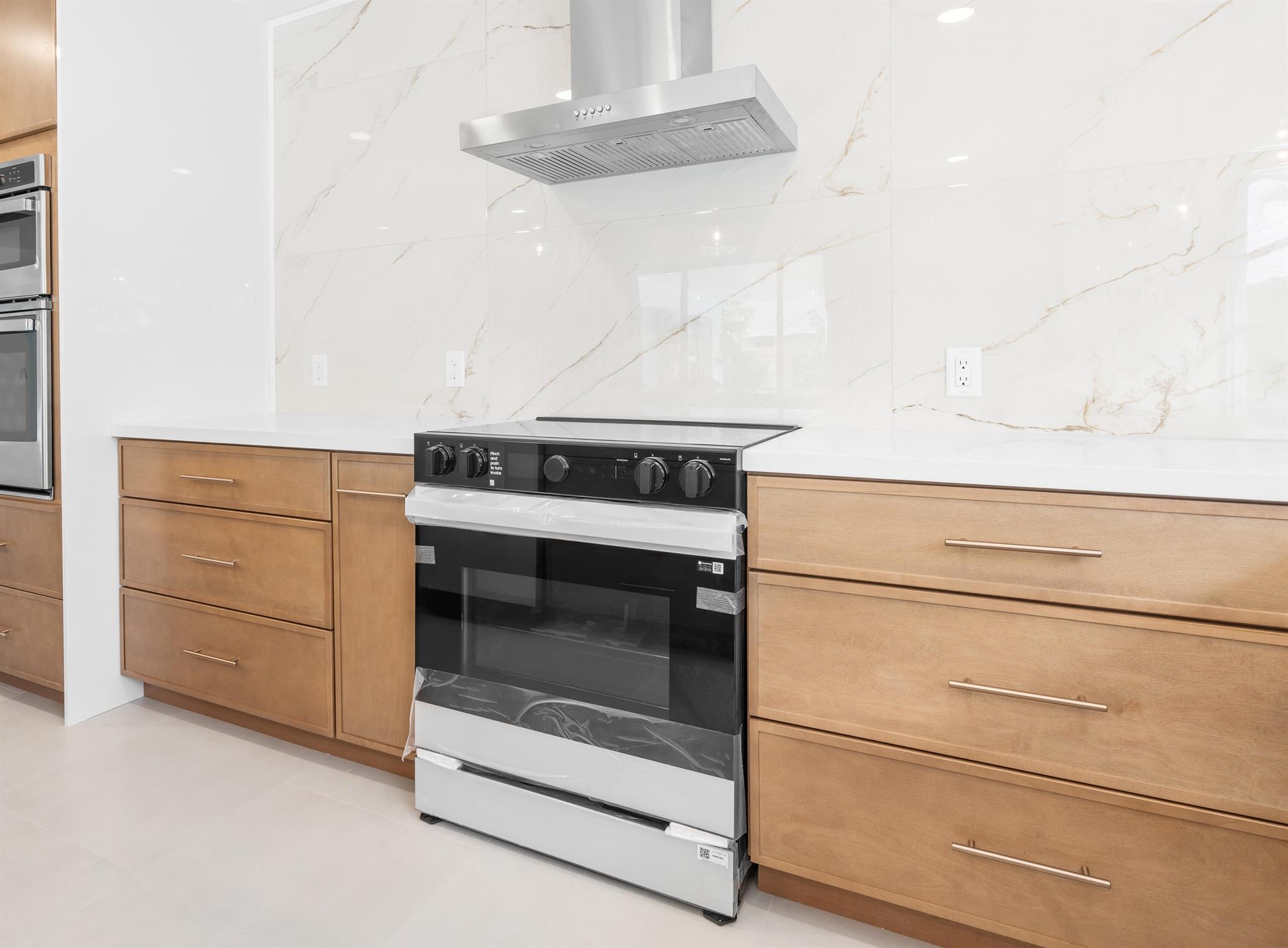 12 SE Hitching Post Circle