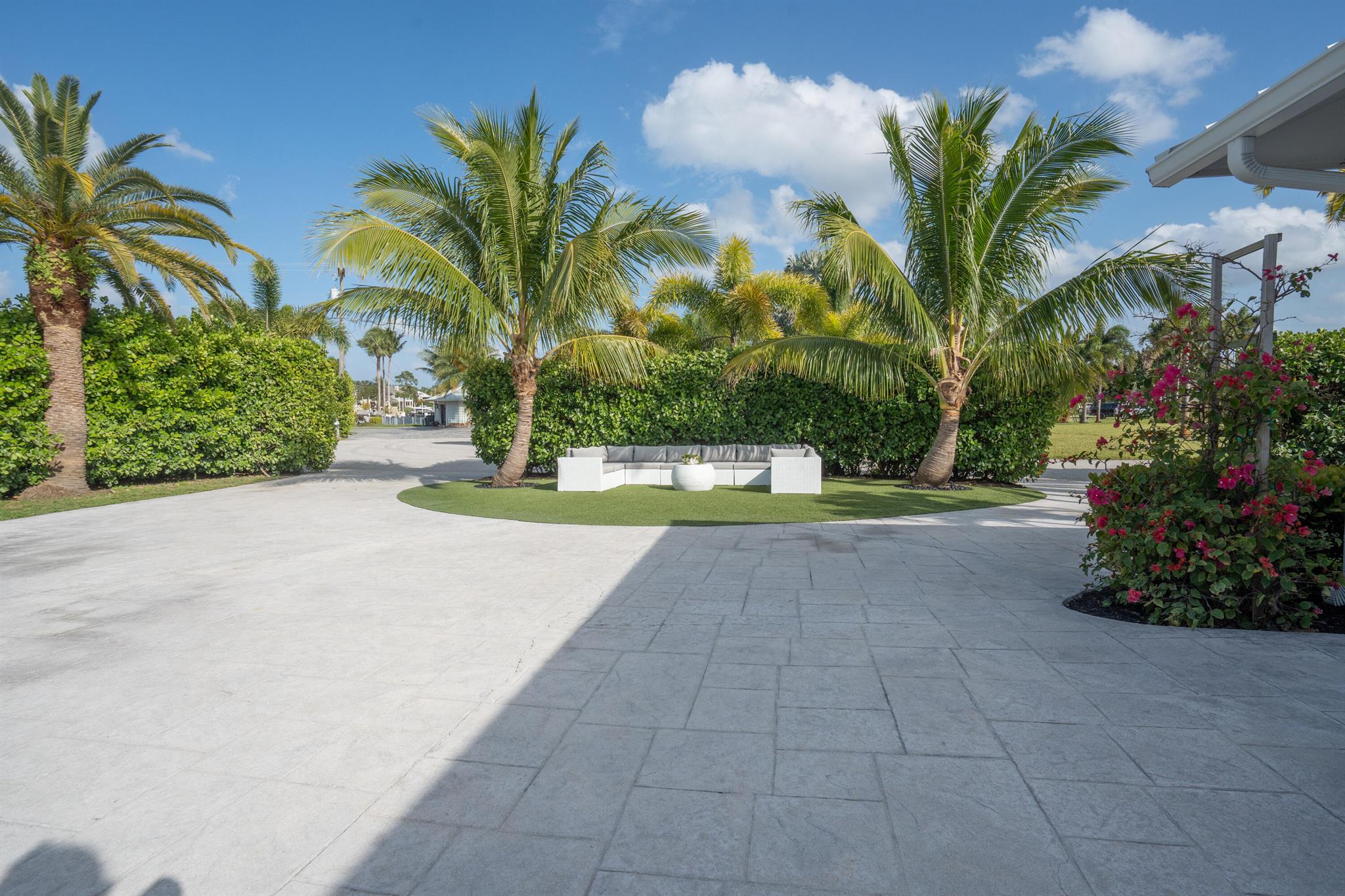 12 SE Hitching Post Circle