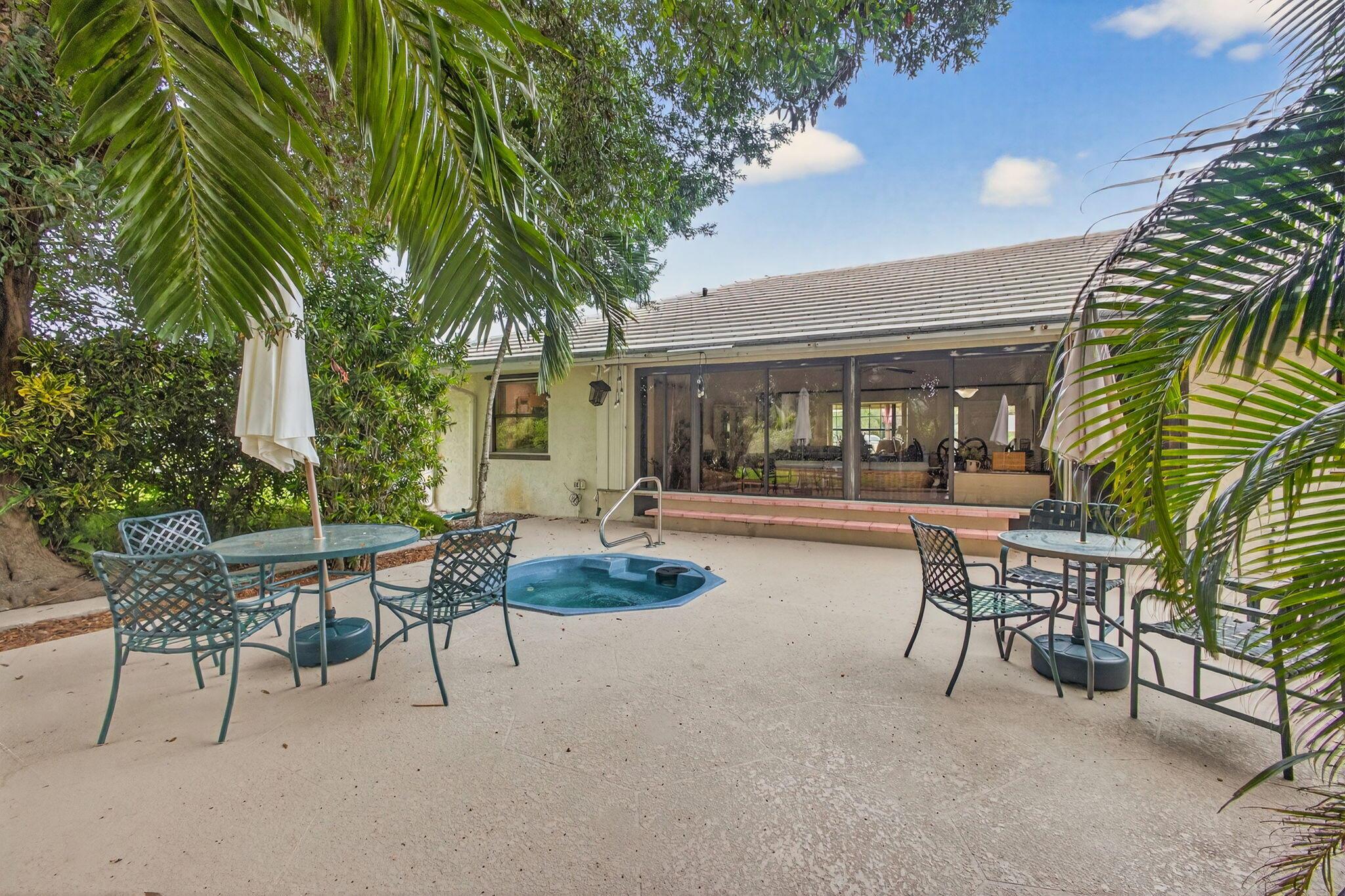 9472 SE Little Club Way S