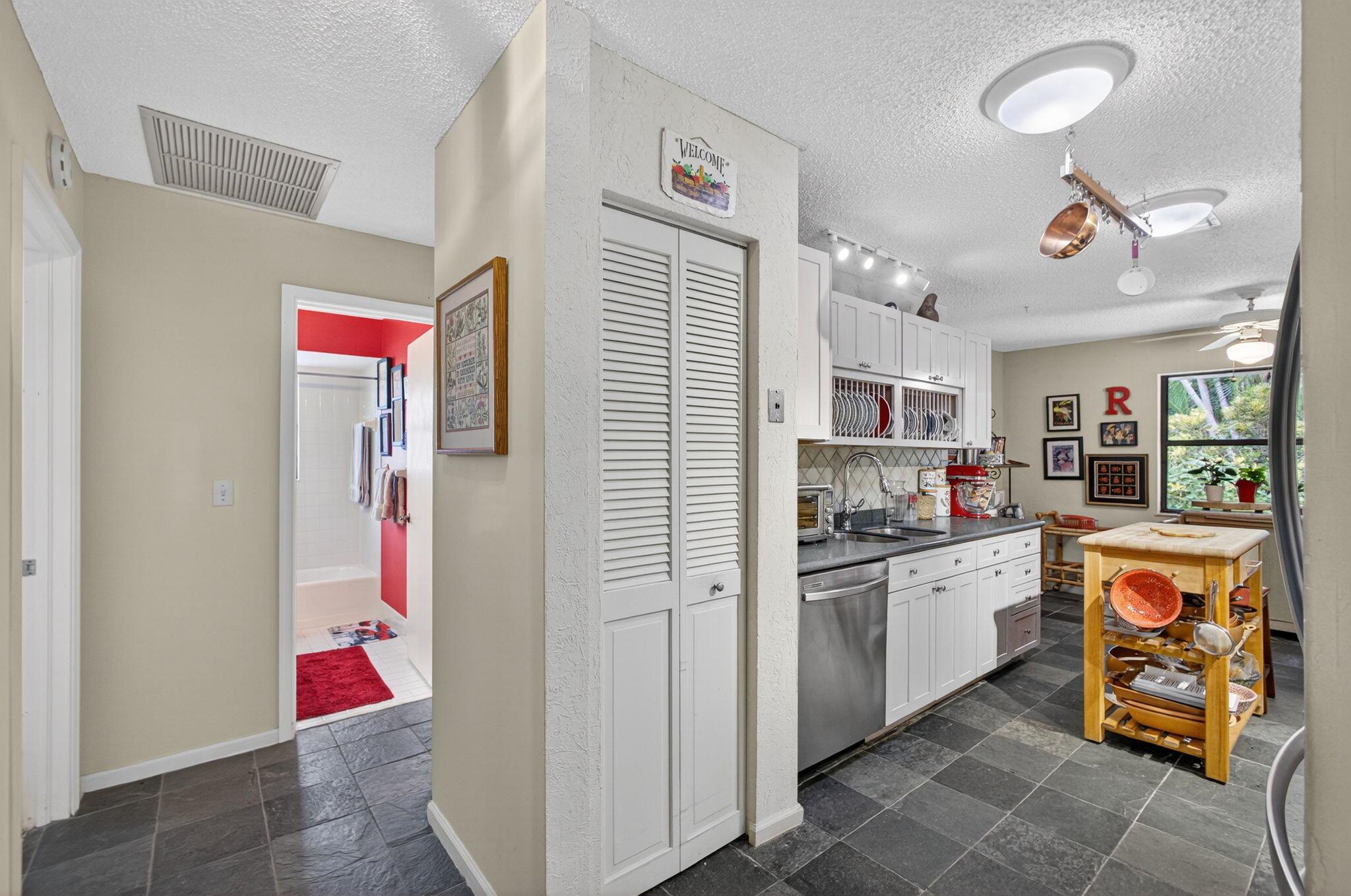 9472 SE Little Club Way S