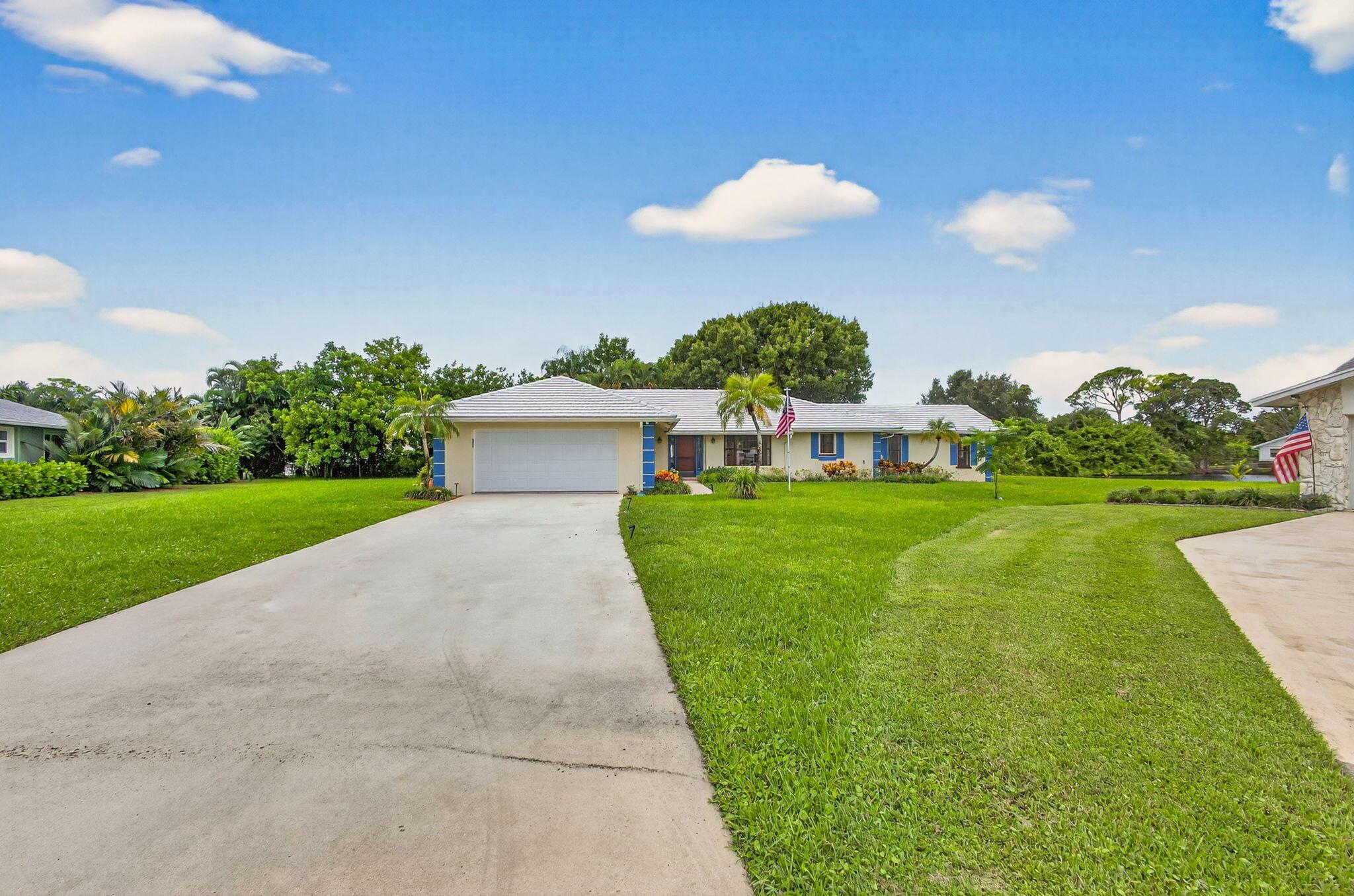 9472 SE Little Club Way S