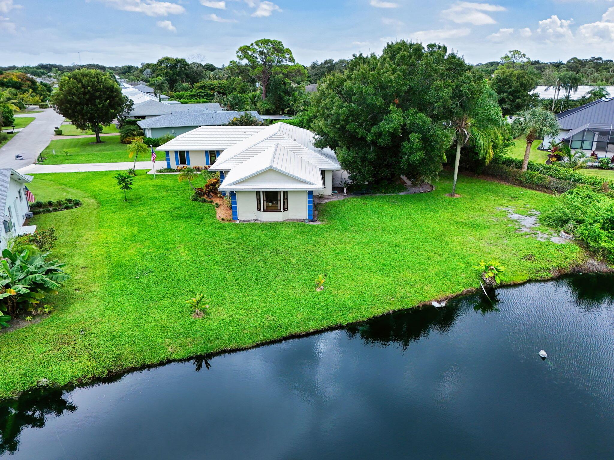 9472 SE Little Club Way S