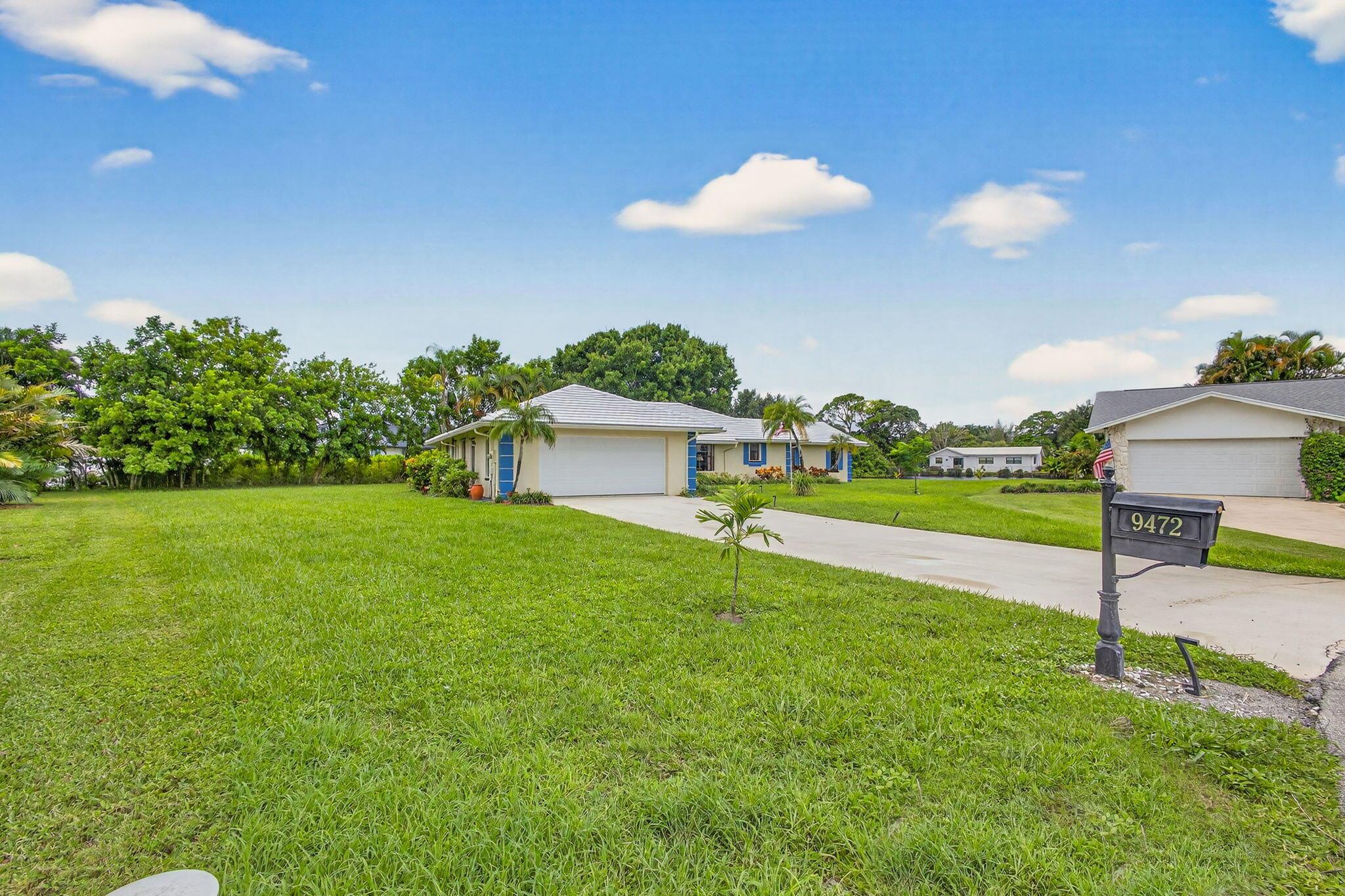 9472 SE Little Club Way S