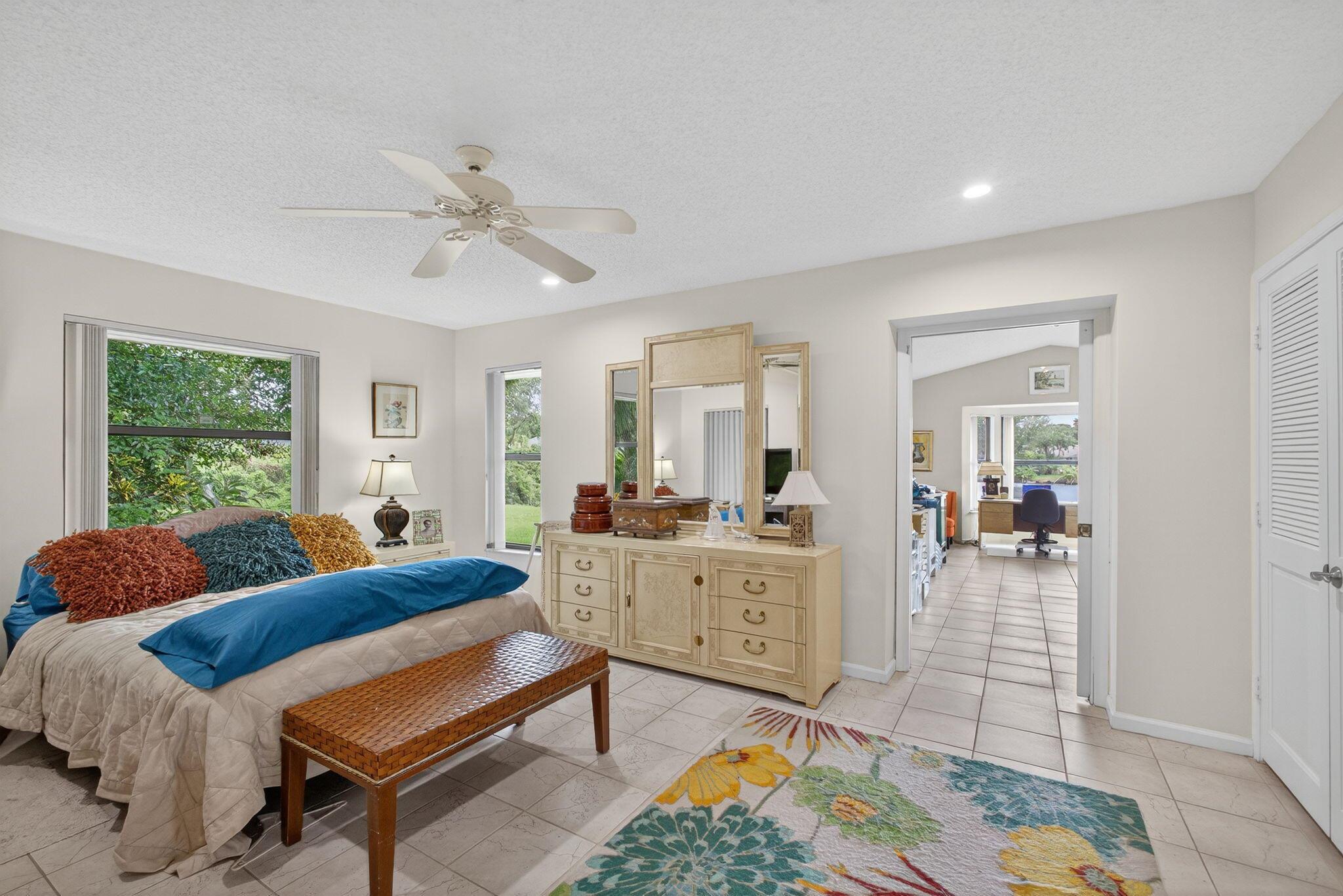 9472 SE Little Club Way S