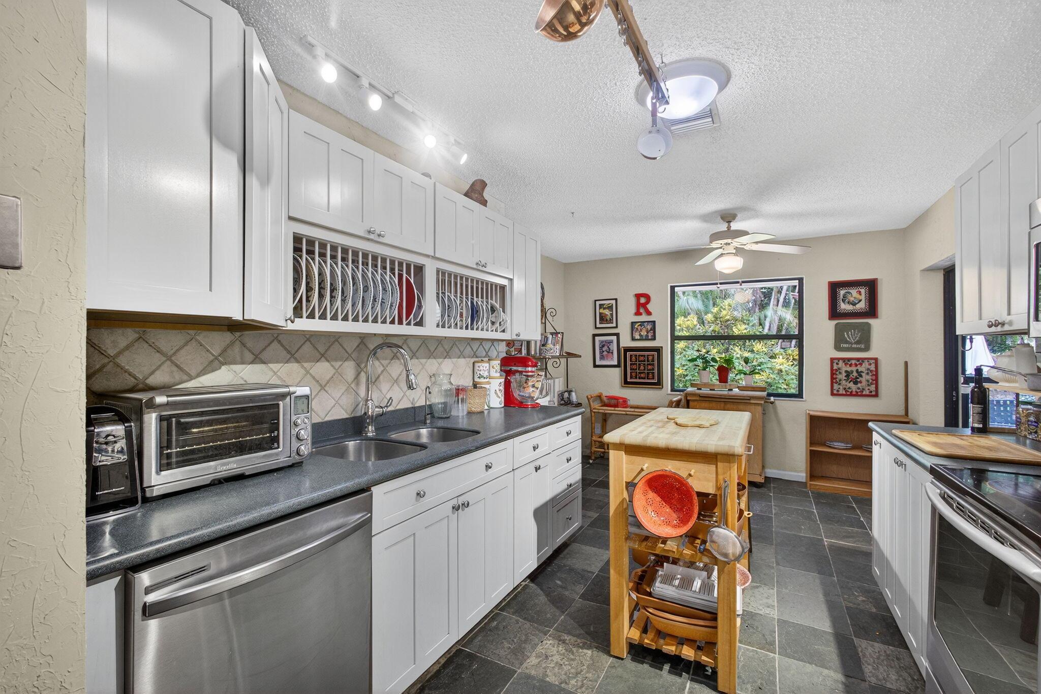 9472 SE Little Club Way S