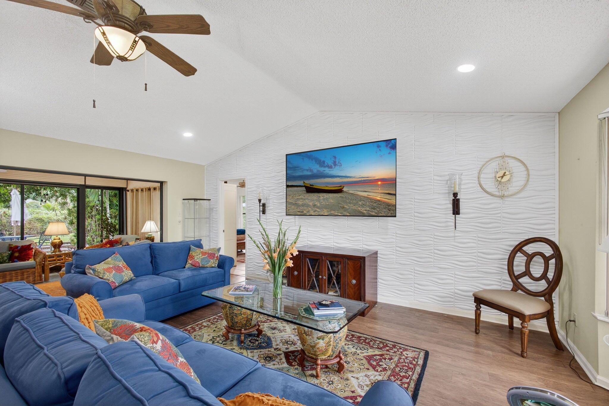 9472 SE Little Club Way S