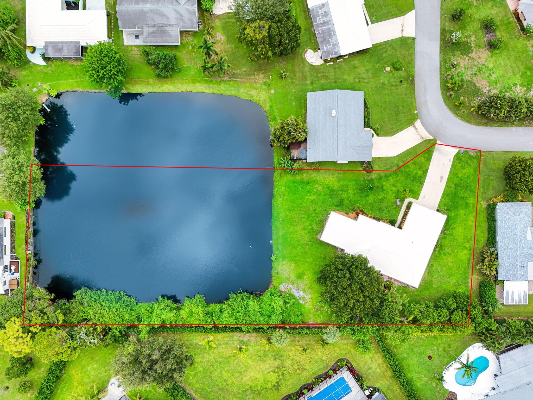 9472 SE Little Club Way S