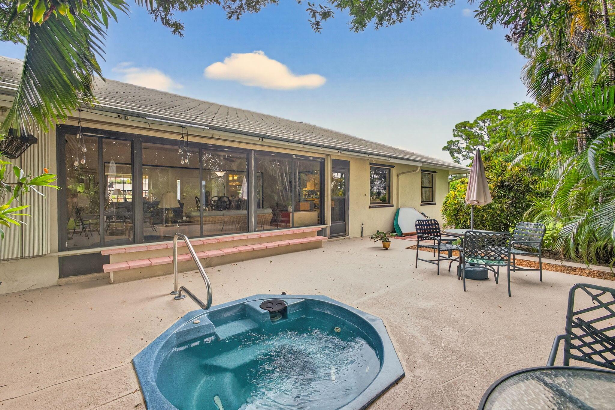 9472 SE Little Club Way S