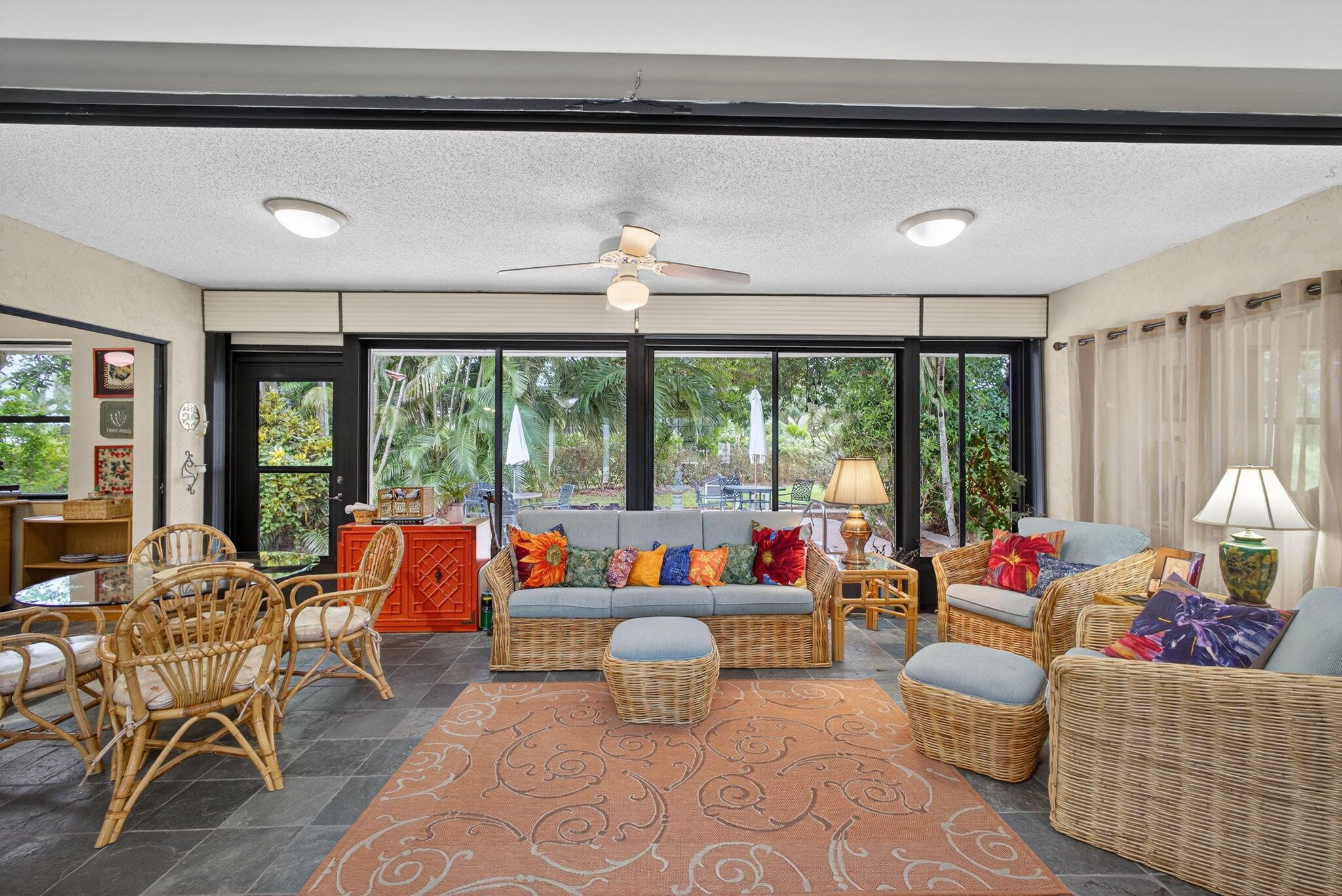 9472 SE Little Club Way S