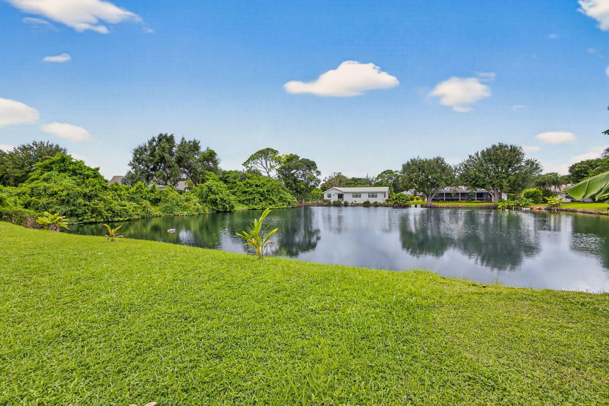 9472 SE Little Club Way S